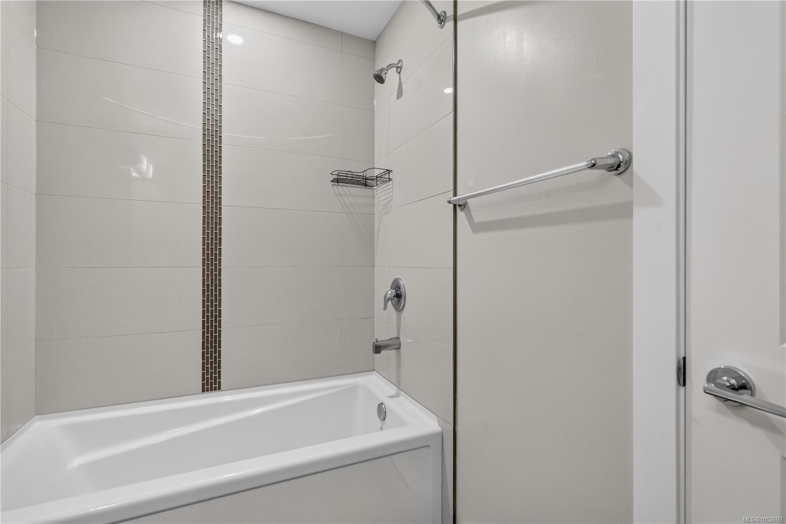 204-844 Goldstream Ave — listing photo 14 of 27