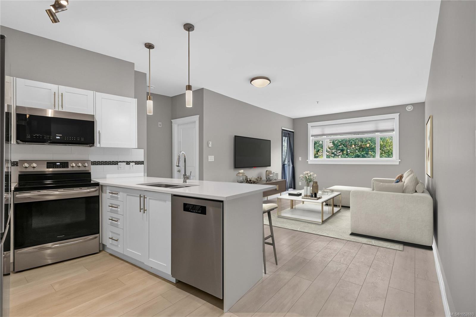 204-844 Goldstream Ave — listing photo 4 of 27
