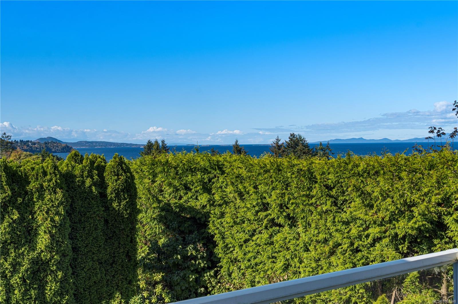 5072 Vista View Cres — listing photo 13 of 52