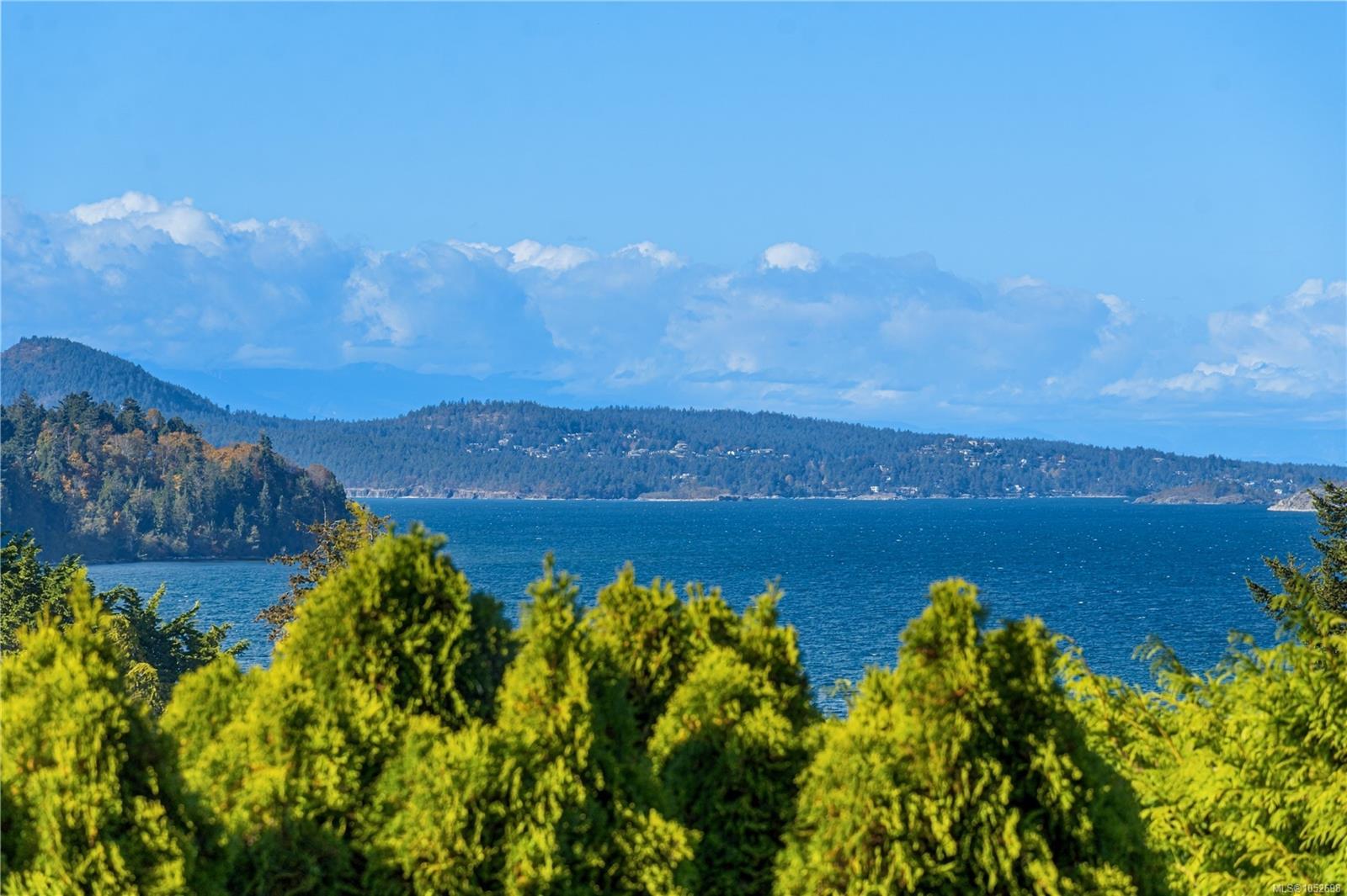 5072 Vista View Cres — listing photo 14 of 52