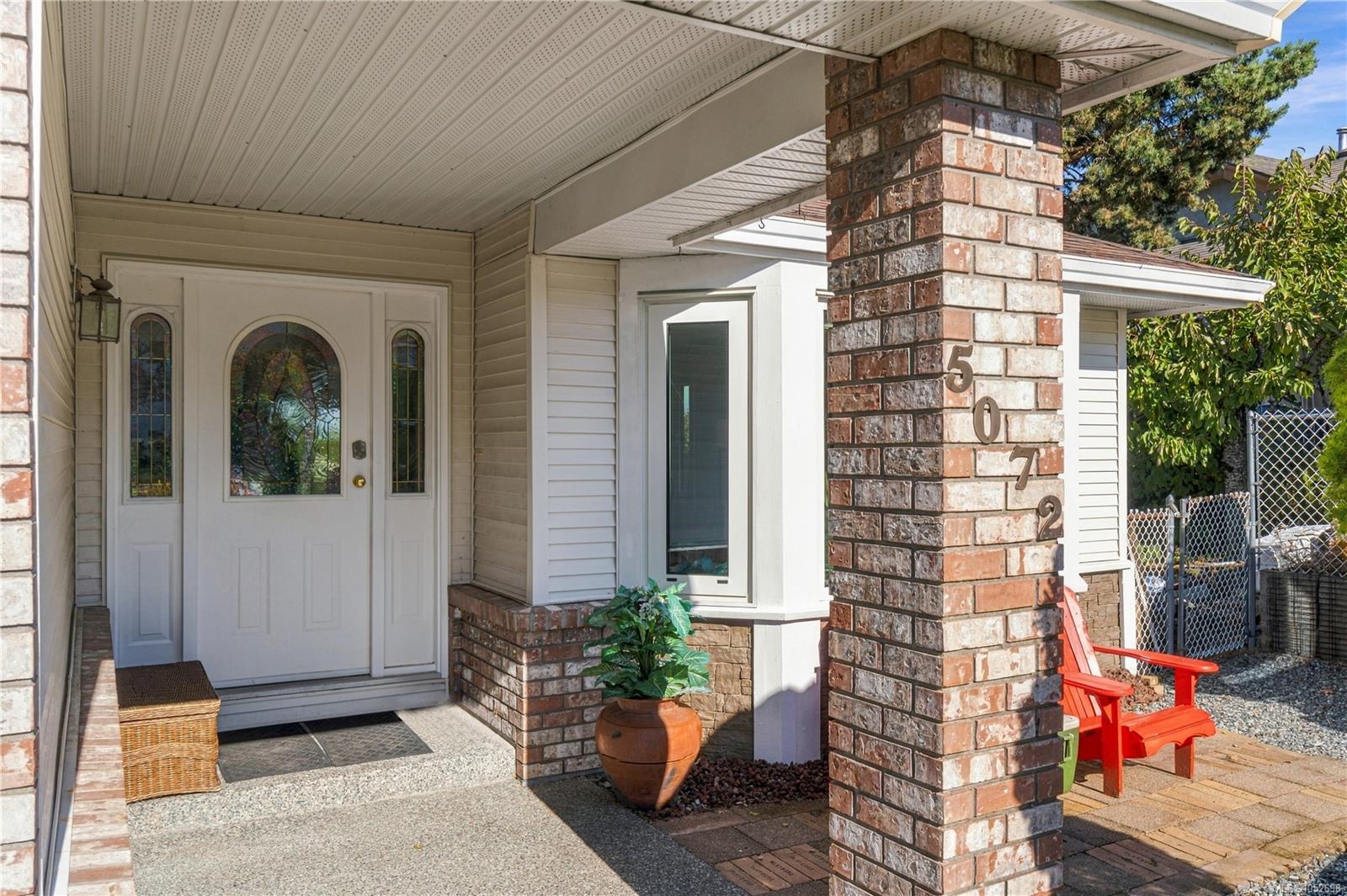 5072 Vista View Cres — listing photo 7 of 52