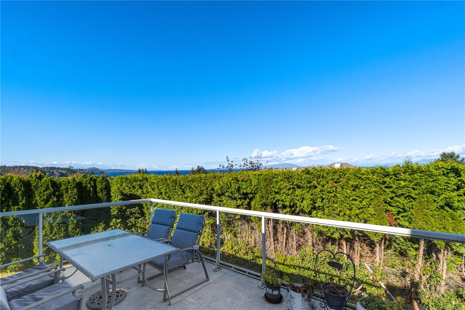 5072 Vista View Cres — listing photo 10 of 52