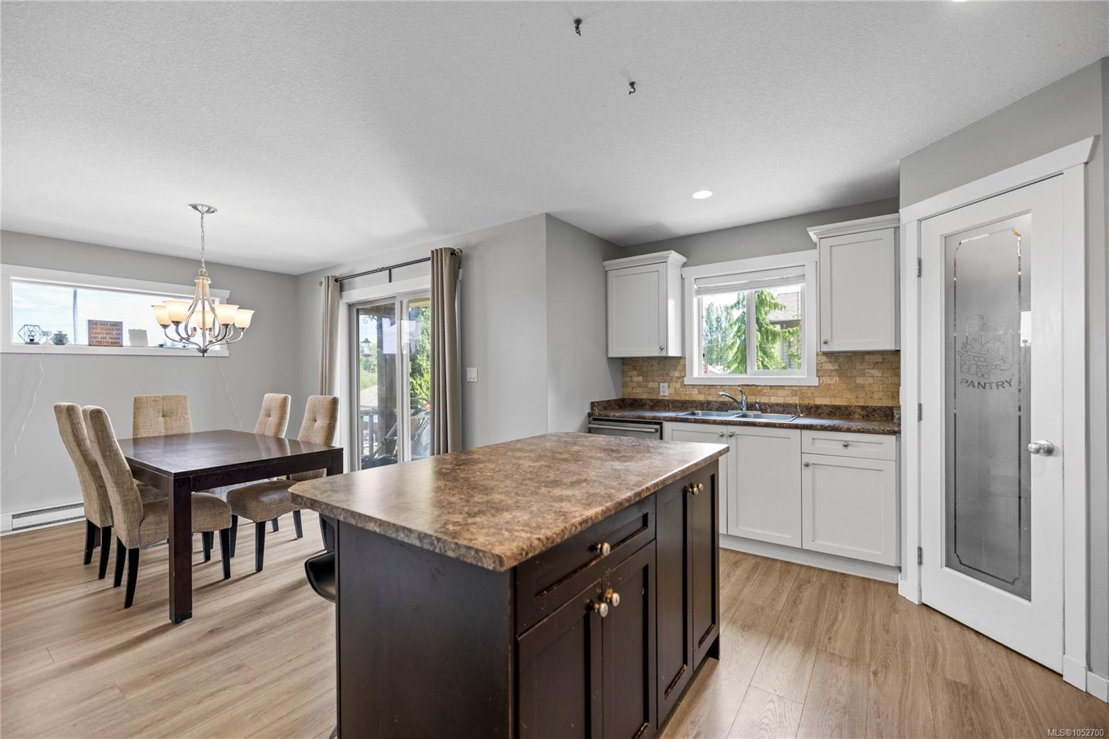 429 Alpen Way — listing photo 6 of 32