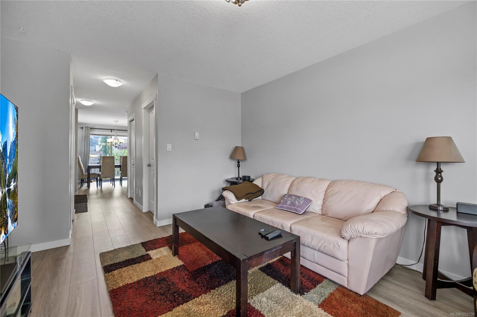 429 Alpen Way — listing photo 9 of 32