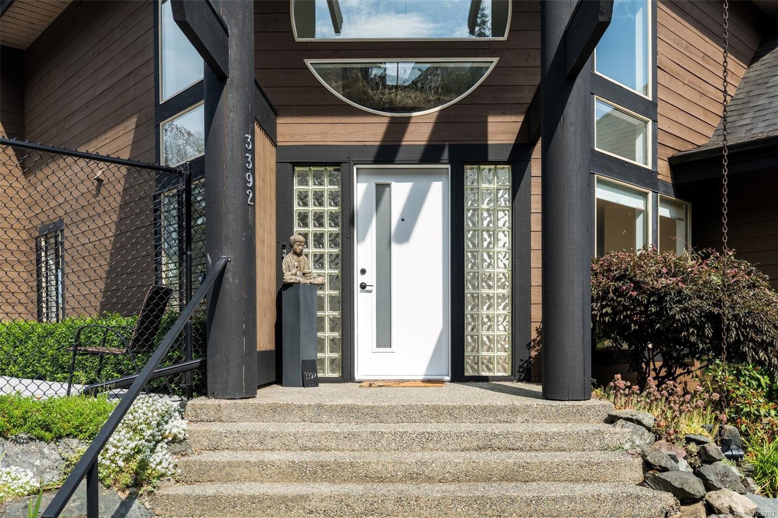 3392 Haida Dr — listing photo 11 of 93
