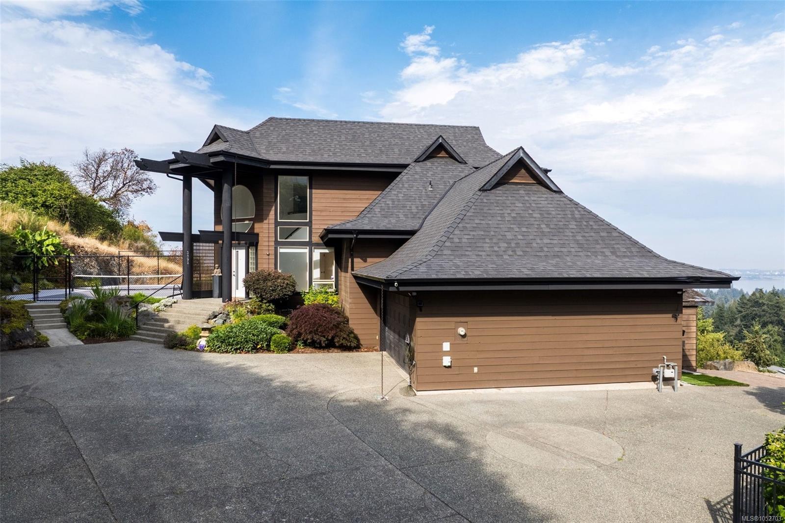 3392 Haida Dr — listing photo 4 of 93