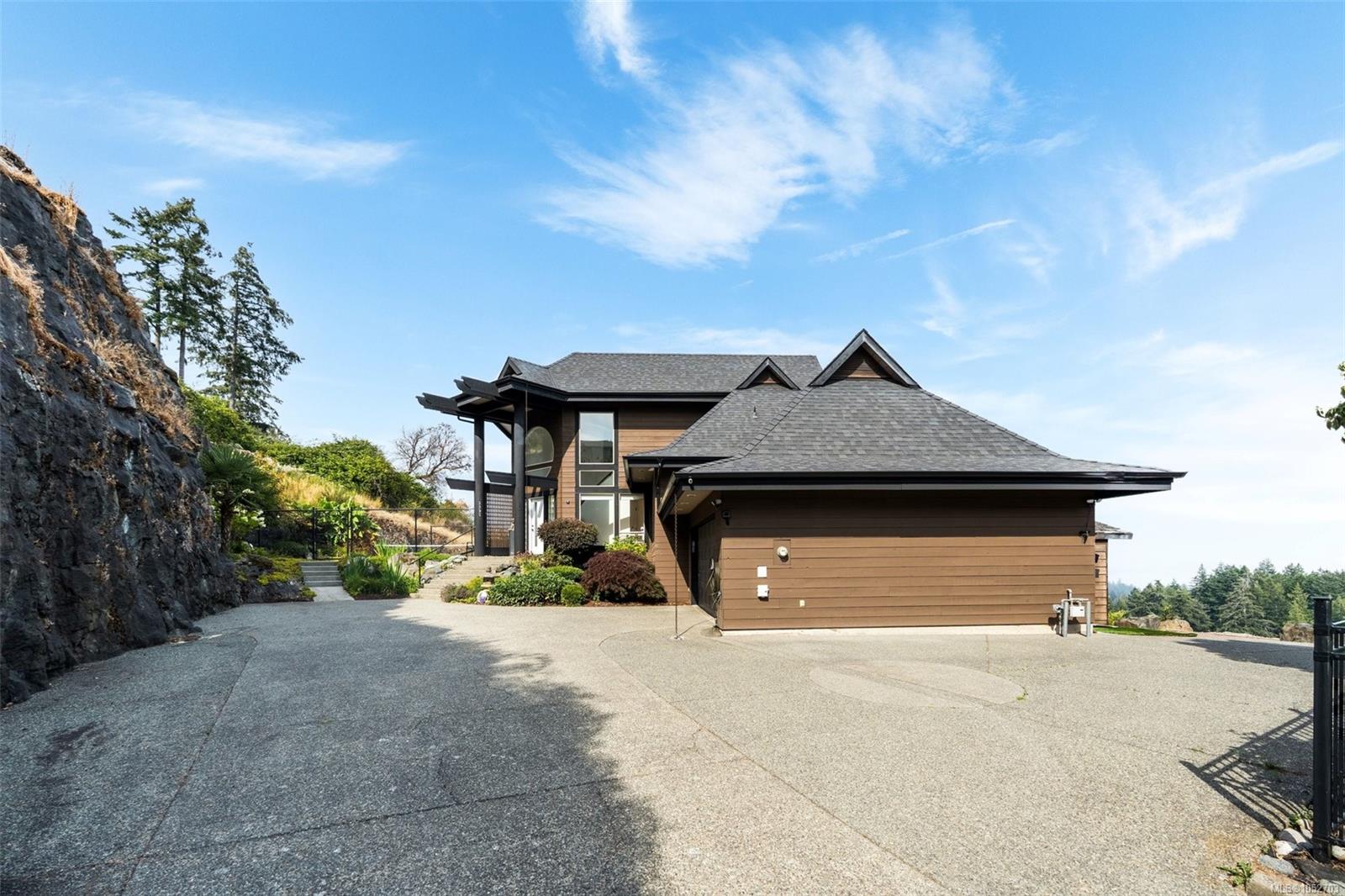 3392 Haida Dr — listing photo 9 of 93