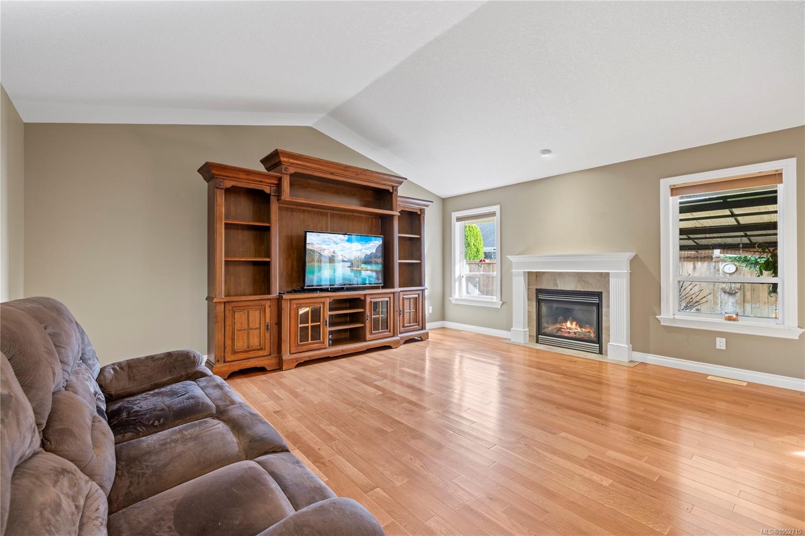 315 Crabapple Cres — listing photo 12 of 38