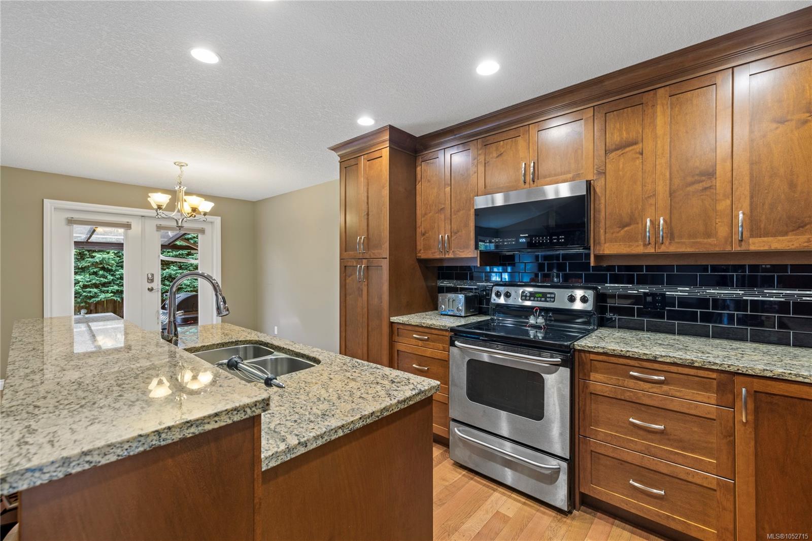 315 Crabapple Cres — listing photo 4 of 38