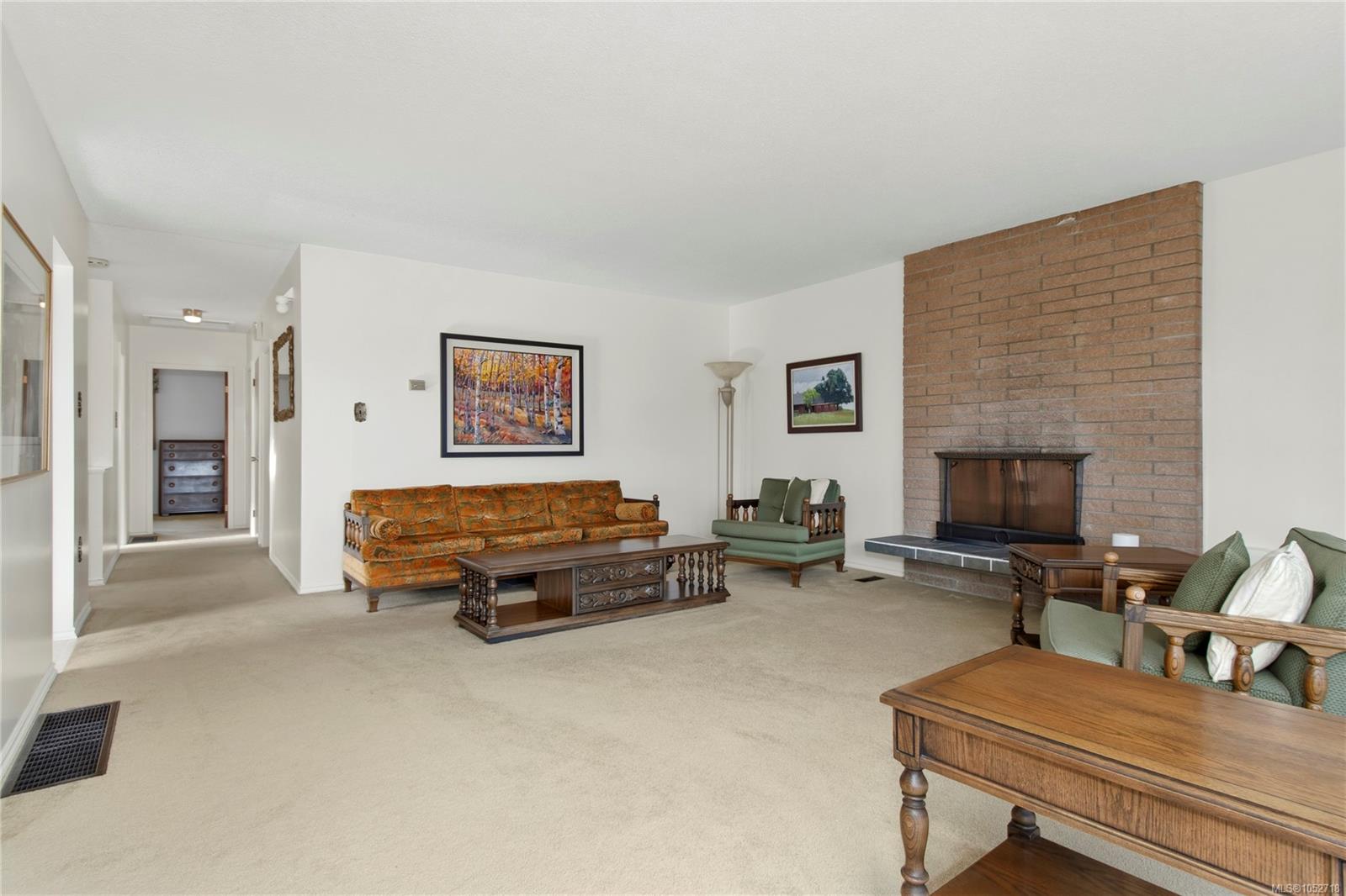 353 Aitken St — listing photo 9 of 51