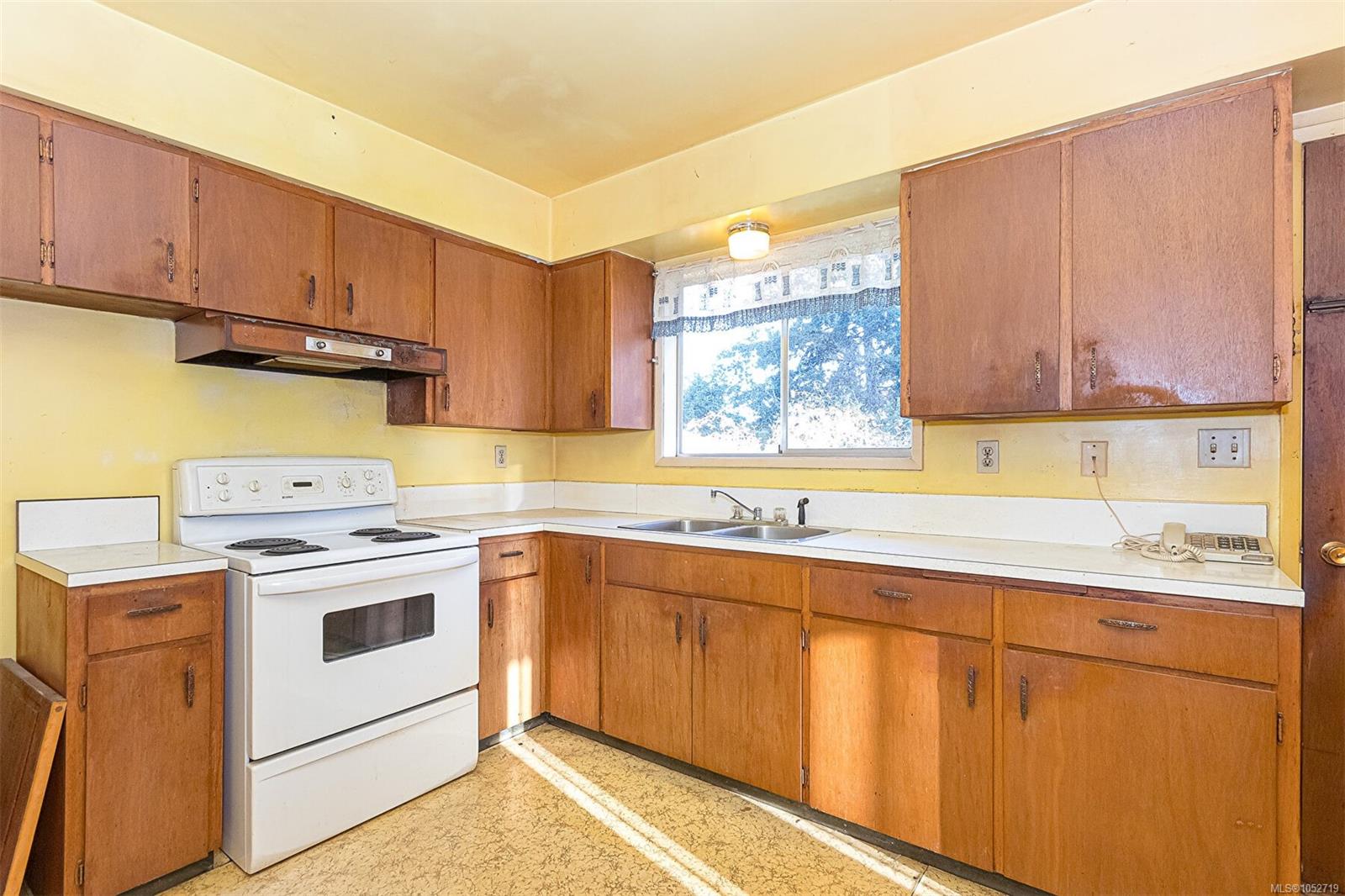 772 Revilo Pl — listing photo 11 of 35