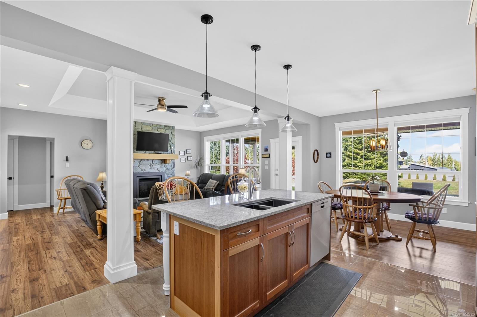 3630 Eagleview Dr — listing photo 13 of 47