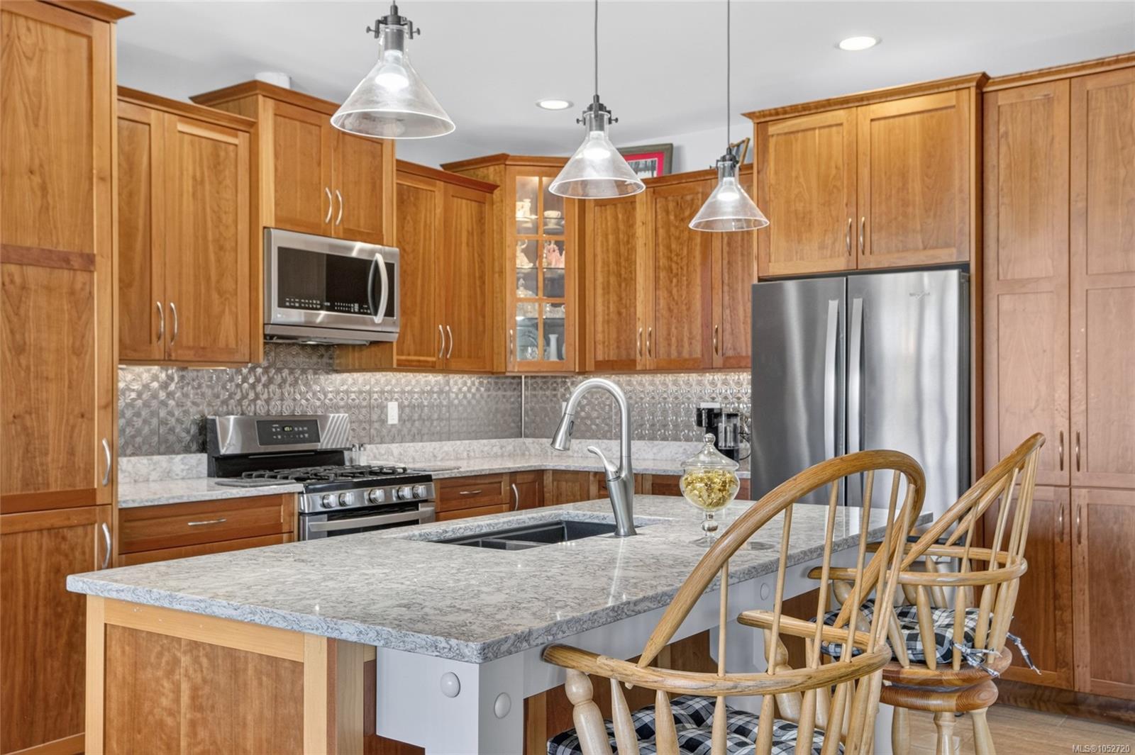 3630 Eagleview Dr — listing photo 9 of 47