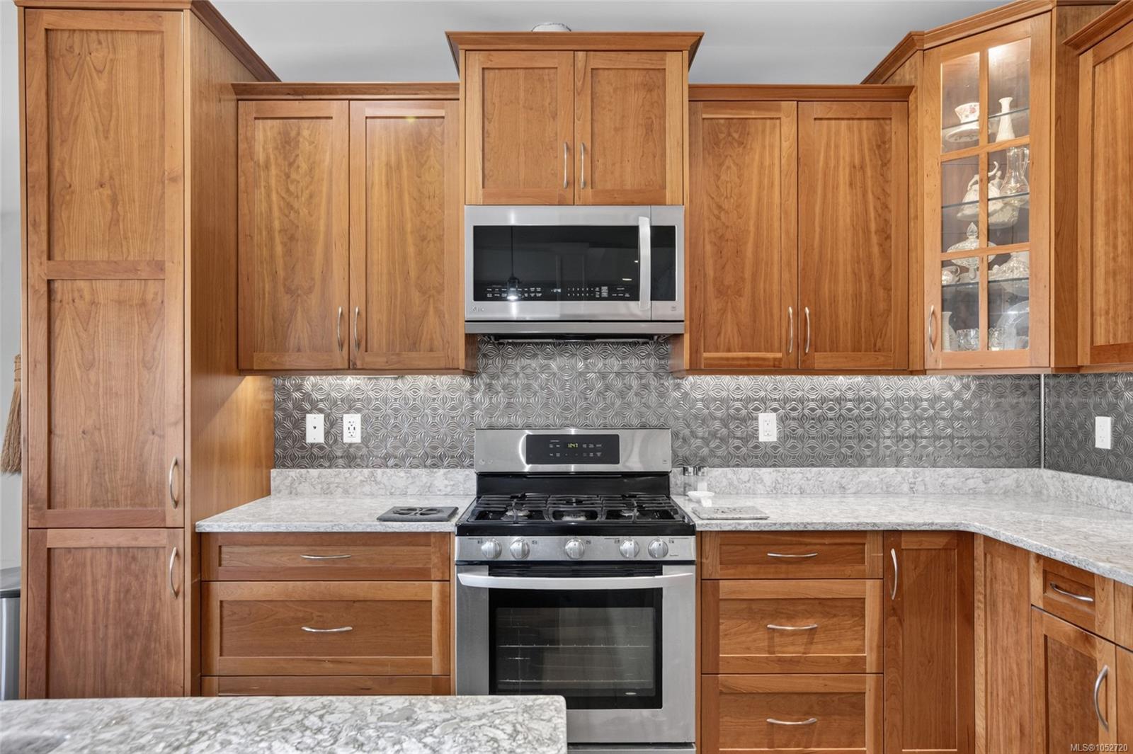 3630 Eagleview Dr — listing photo 10 of 47
