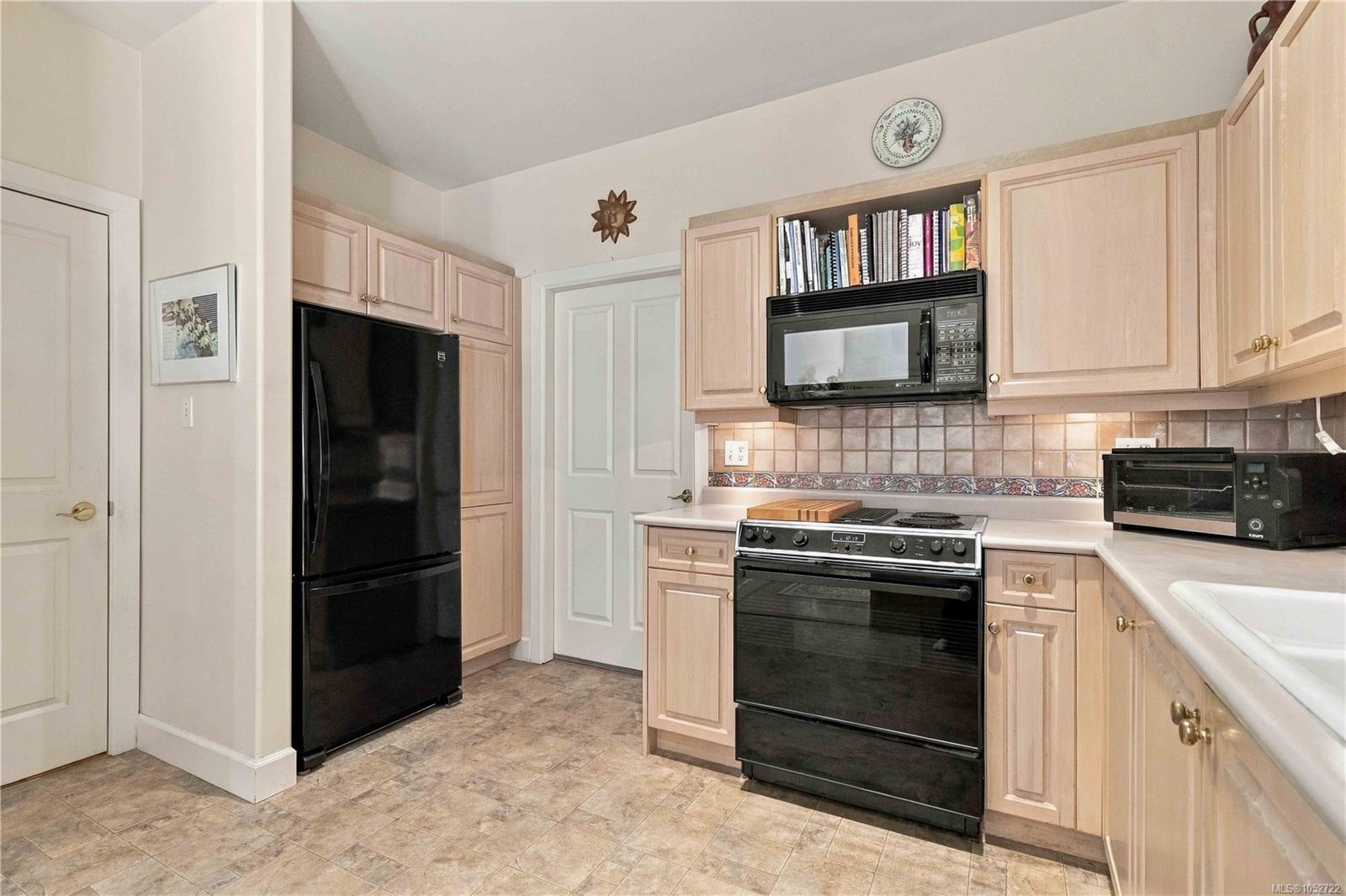 7-1027 Belmont Ave — listing photo 12 of 39