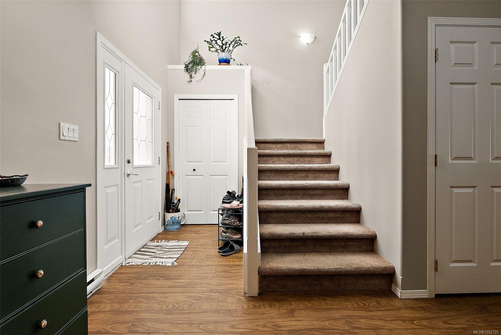 6680 Acreman Pl — listing photo 5 of 32