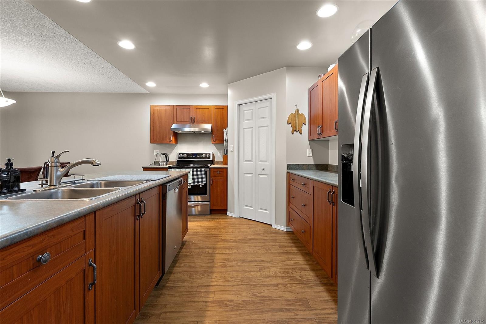 6680 Acreman Pl — listing photo 6 of 32