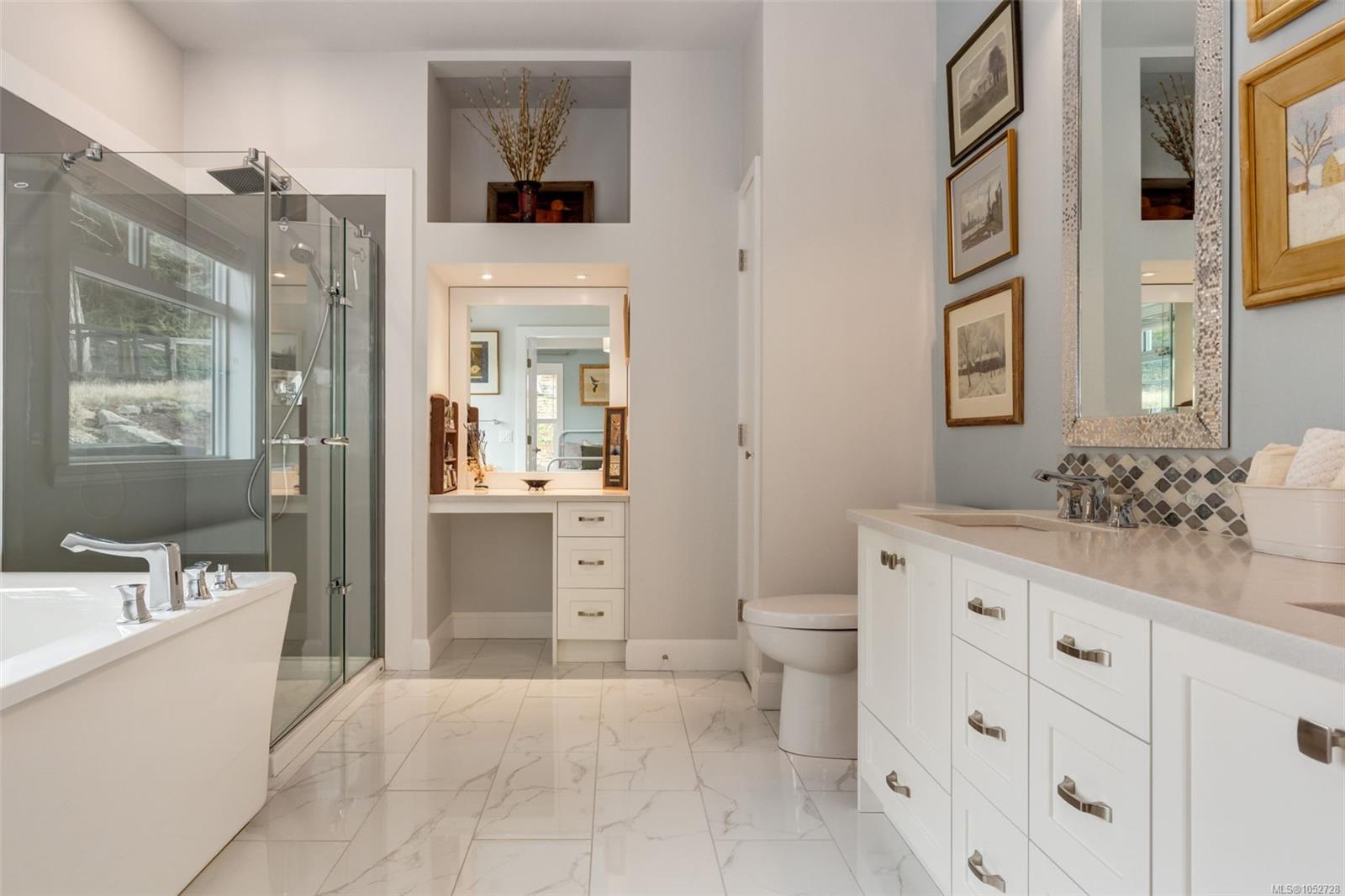 3112 Dolphin Dr — listing photo 13 of 36