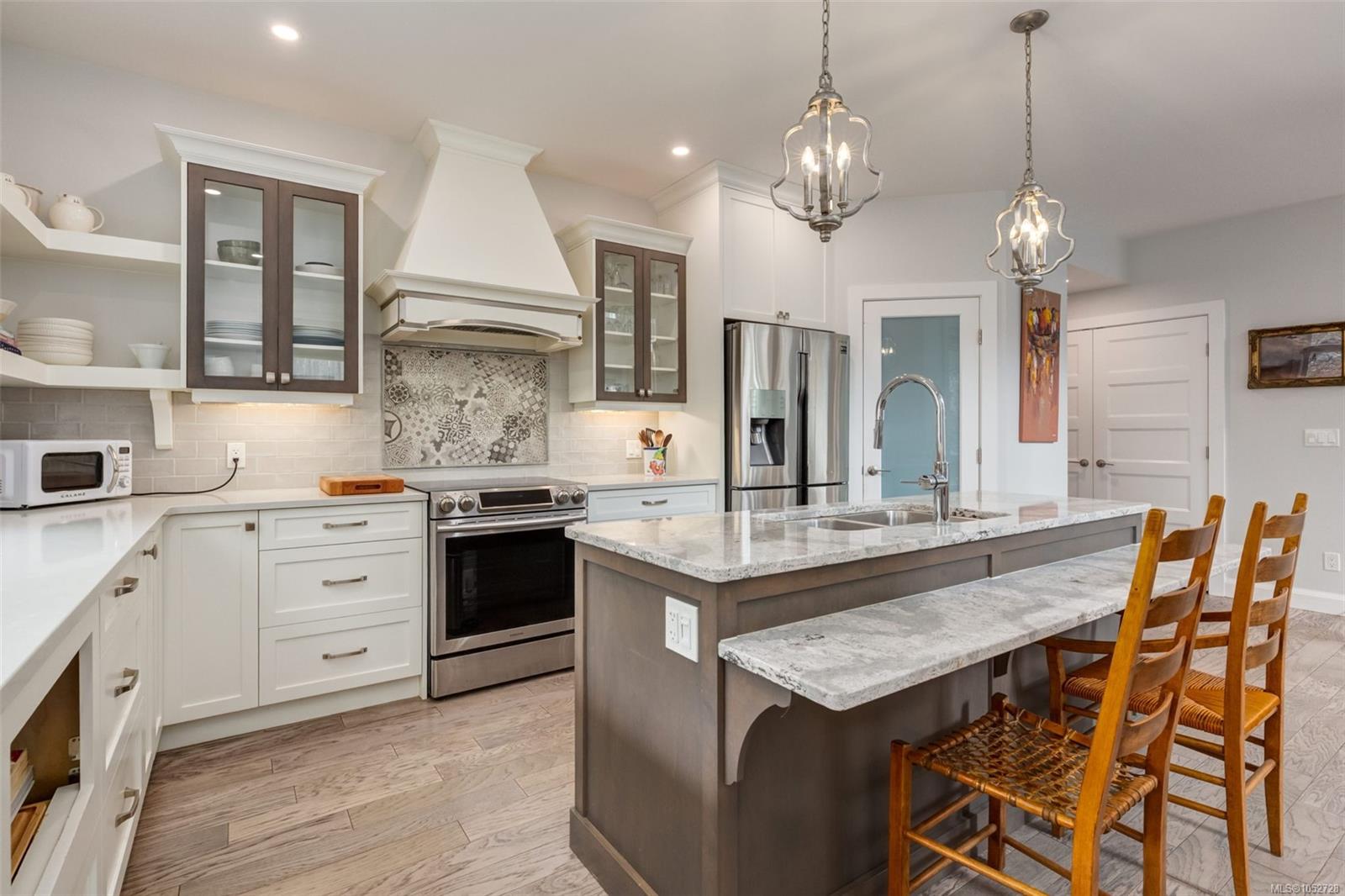 3112 Dolphin Dr — listing photo 9 of 36