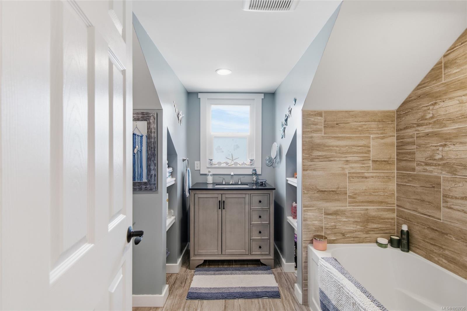 4853 Gertrude St — listing photo 13 of 31