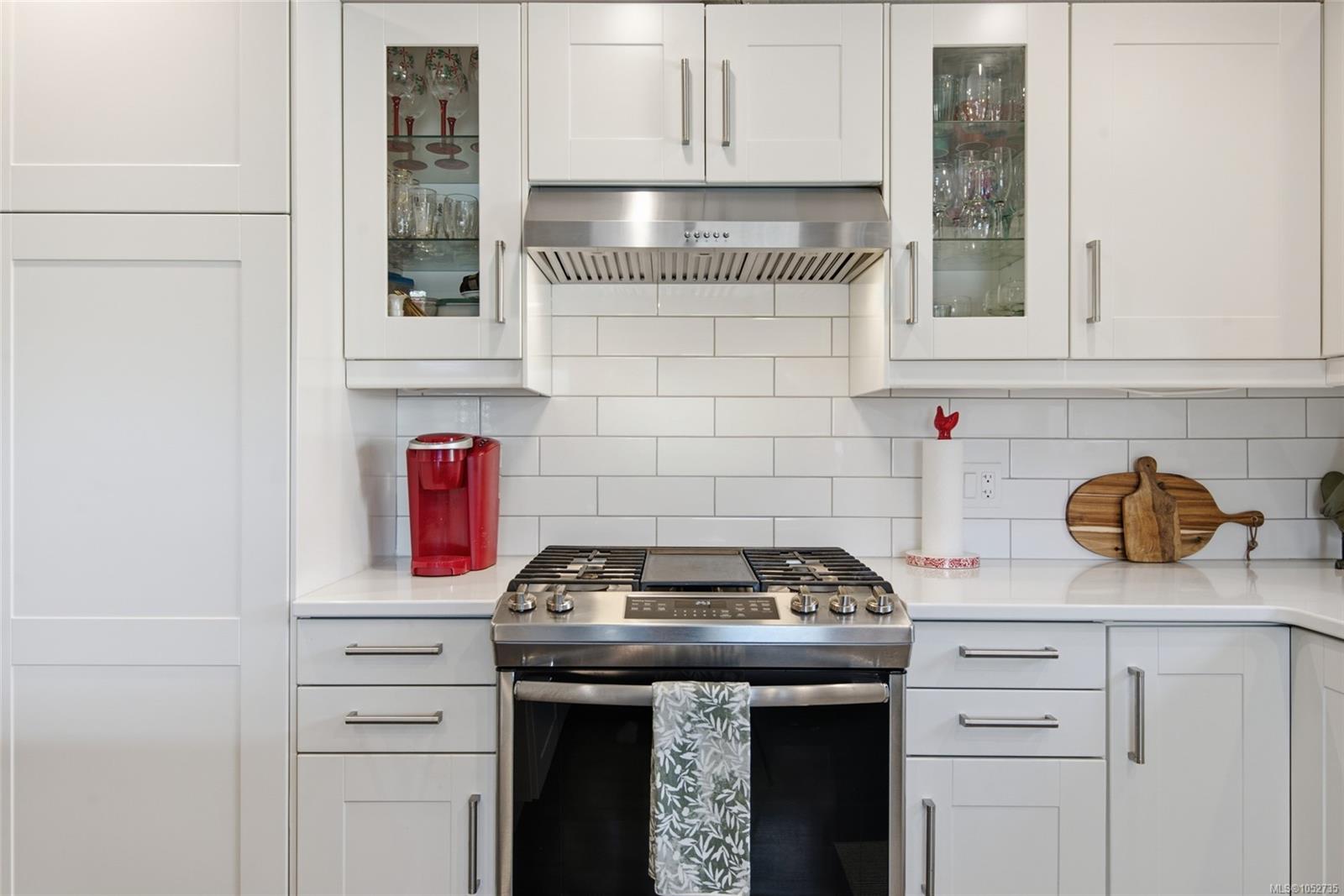 4853 Gertrude St — listing photo 7 of 31