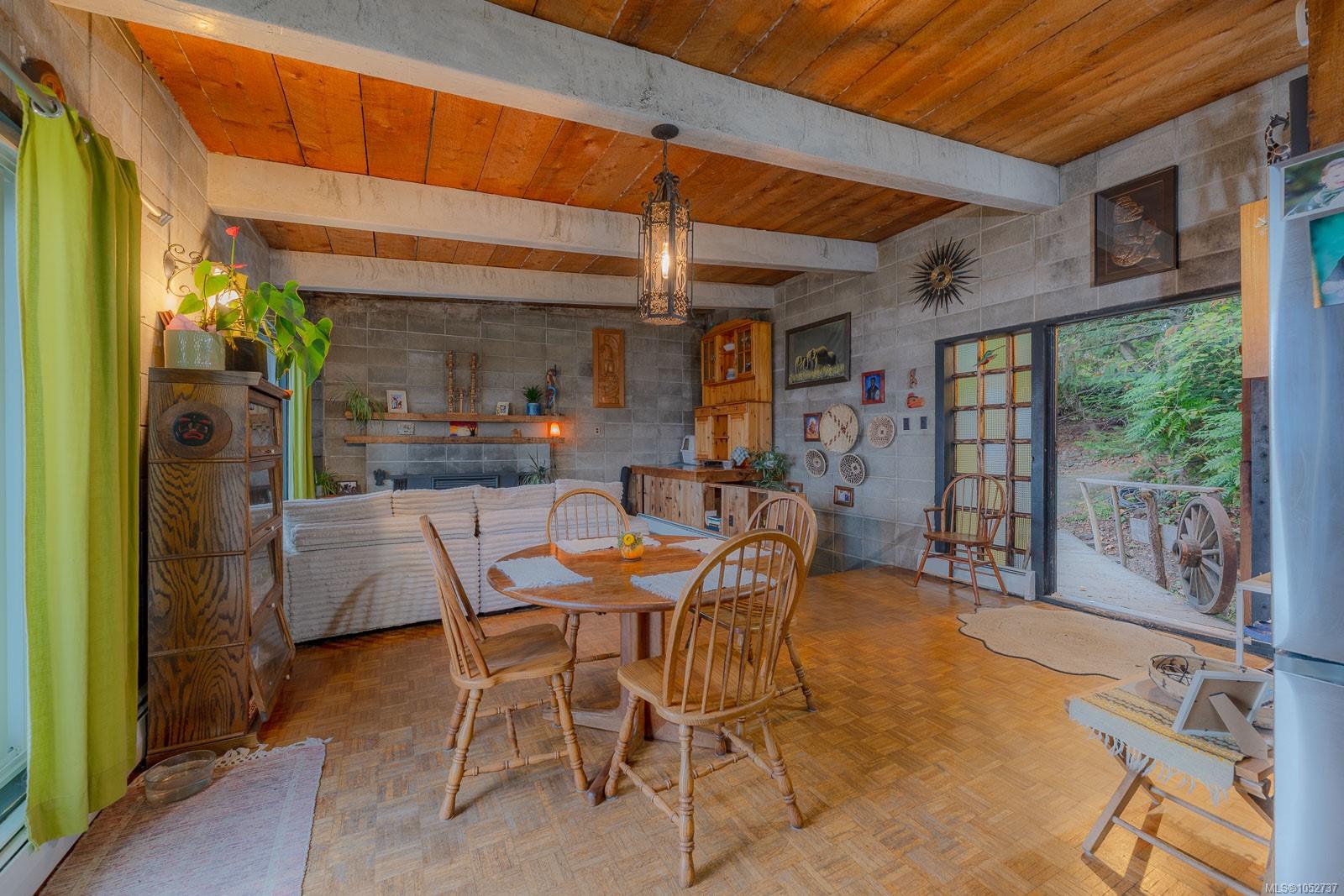 2560 Pylades Dr — listing photo 12 of 82