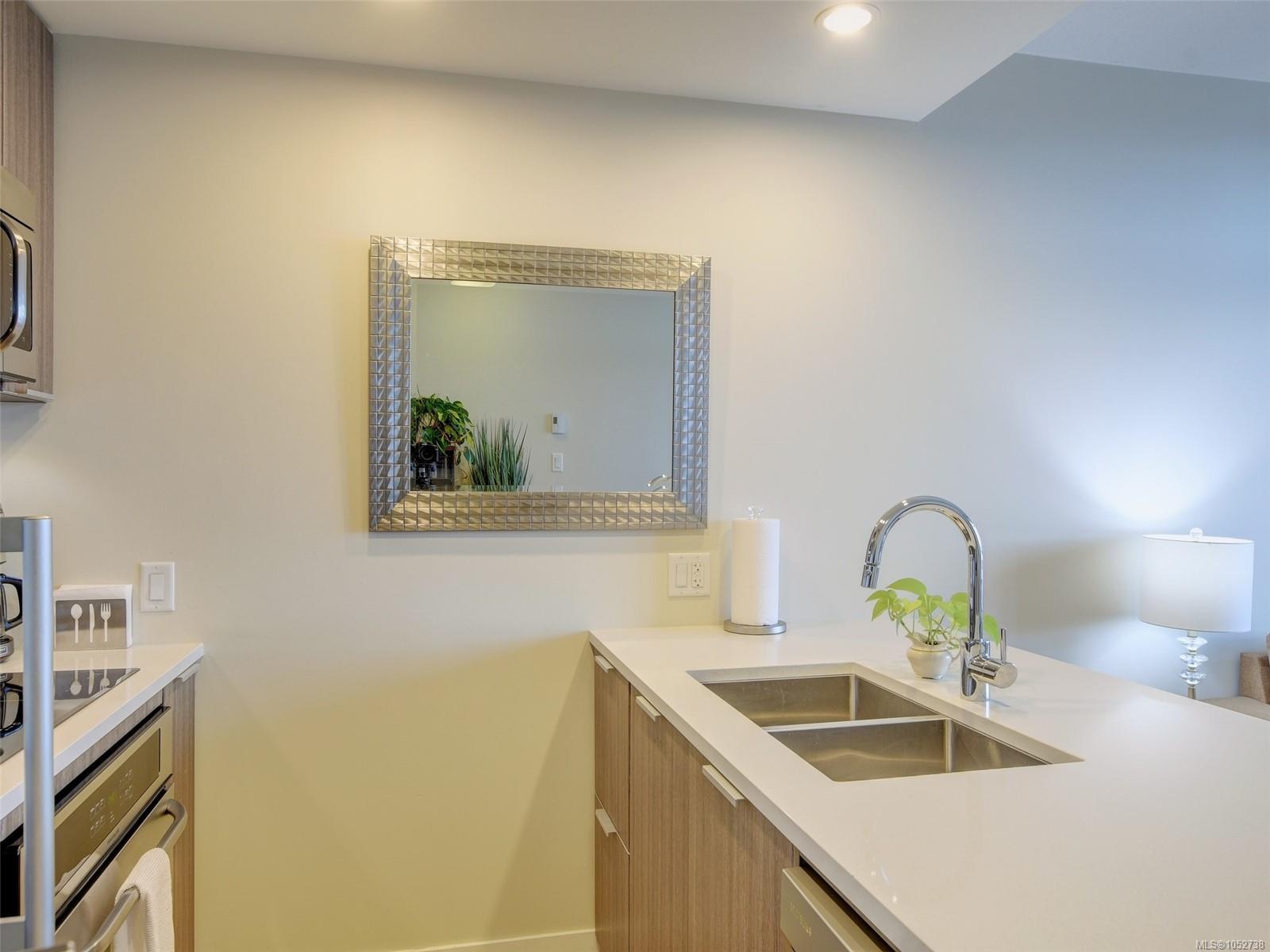 1010-728 Yates St — listing photo 13 of 46