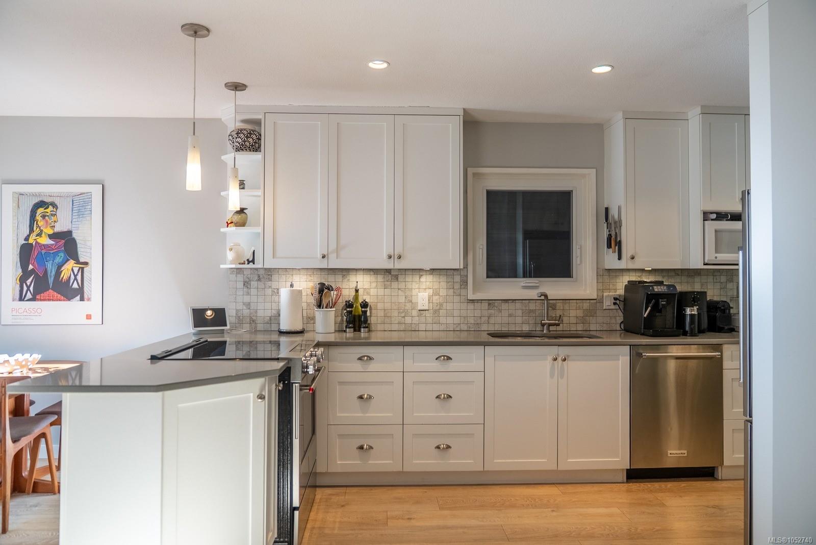 2701 Galley Cres — listing photo 12 of 35