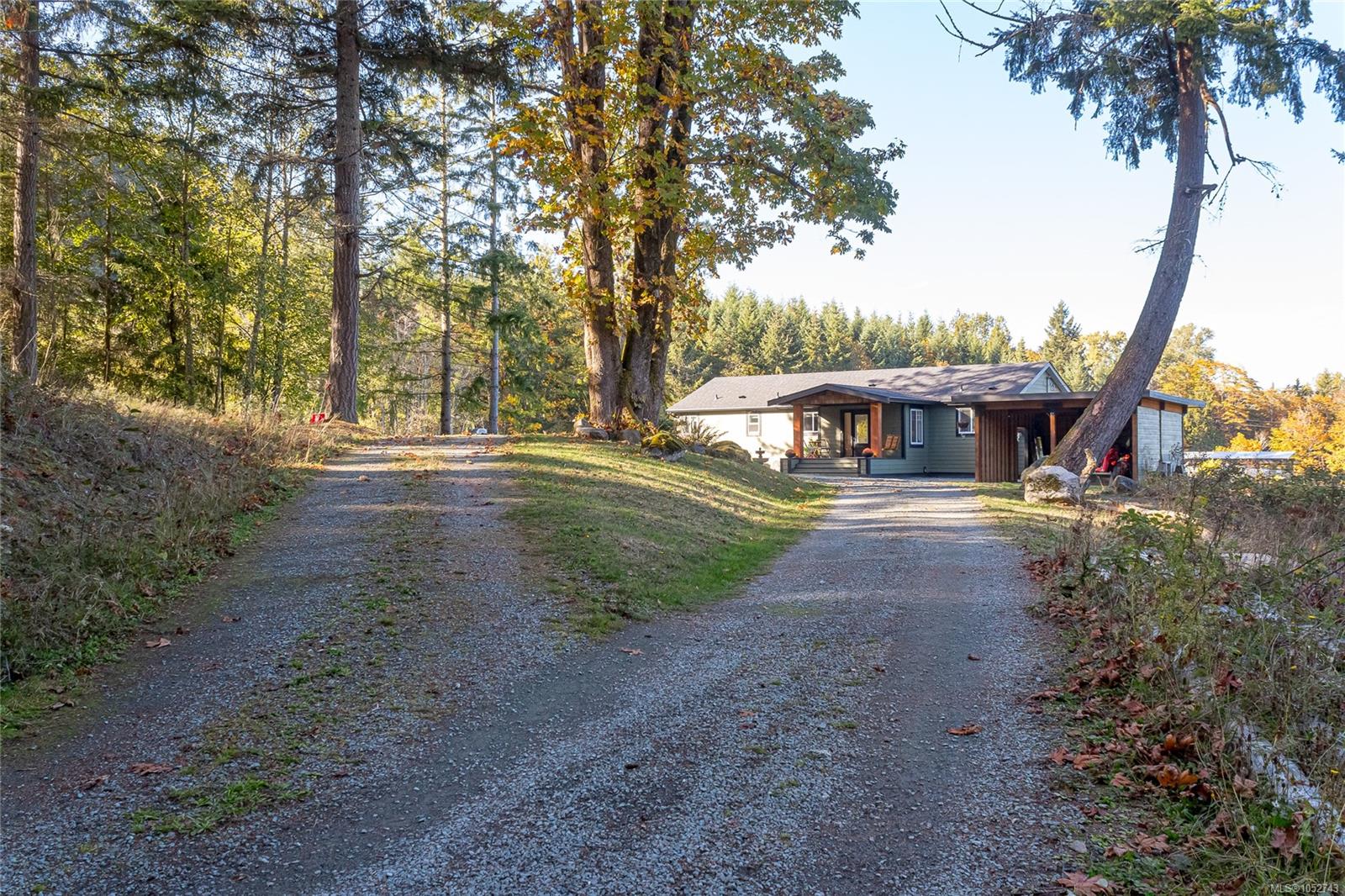 8258 Trans Canada Hwy — listing photo 5 of 68