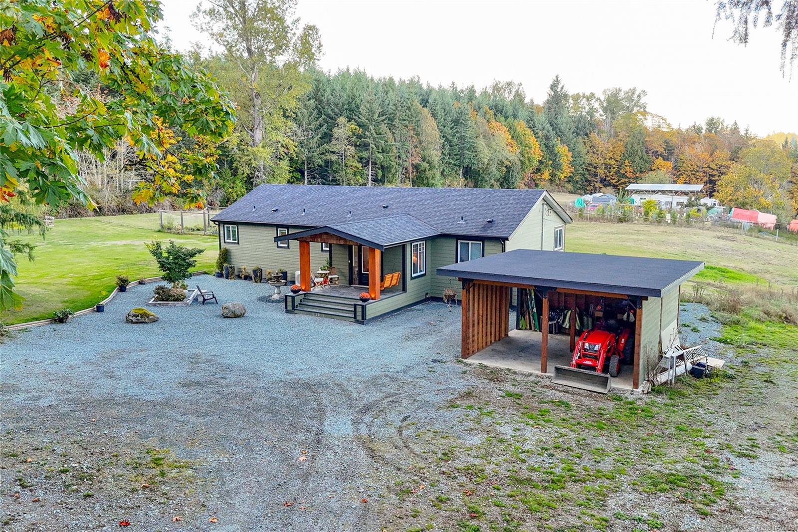 8258 Trans Canada Hwy — listing photo 6 of 68