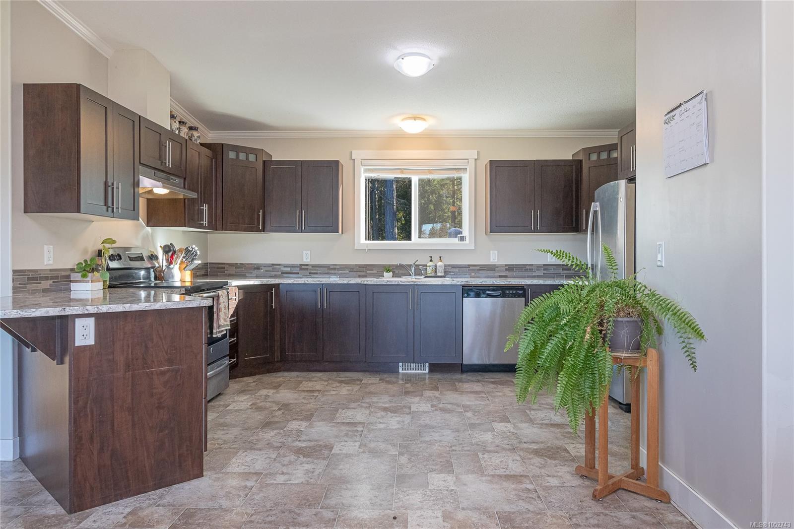 8258 Trans Canada Hwy — listing photo 10 of 68