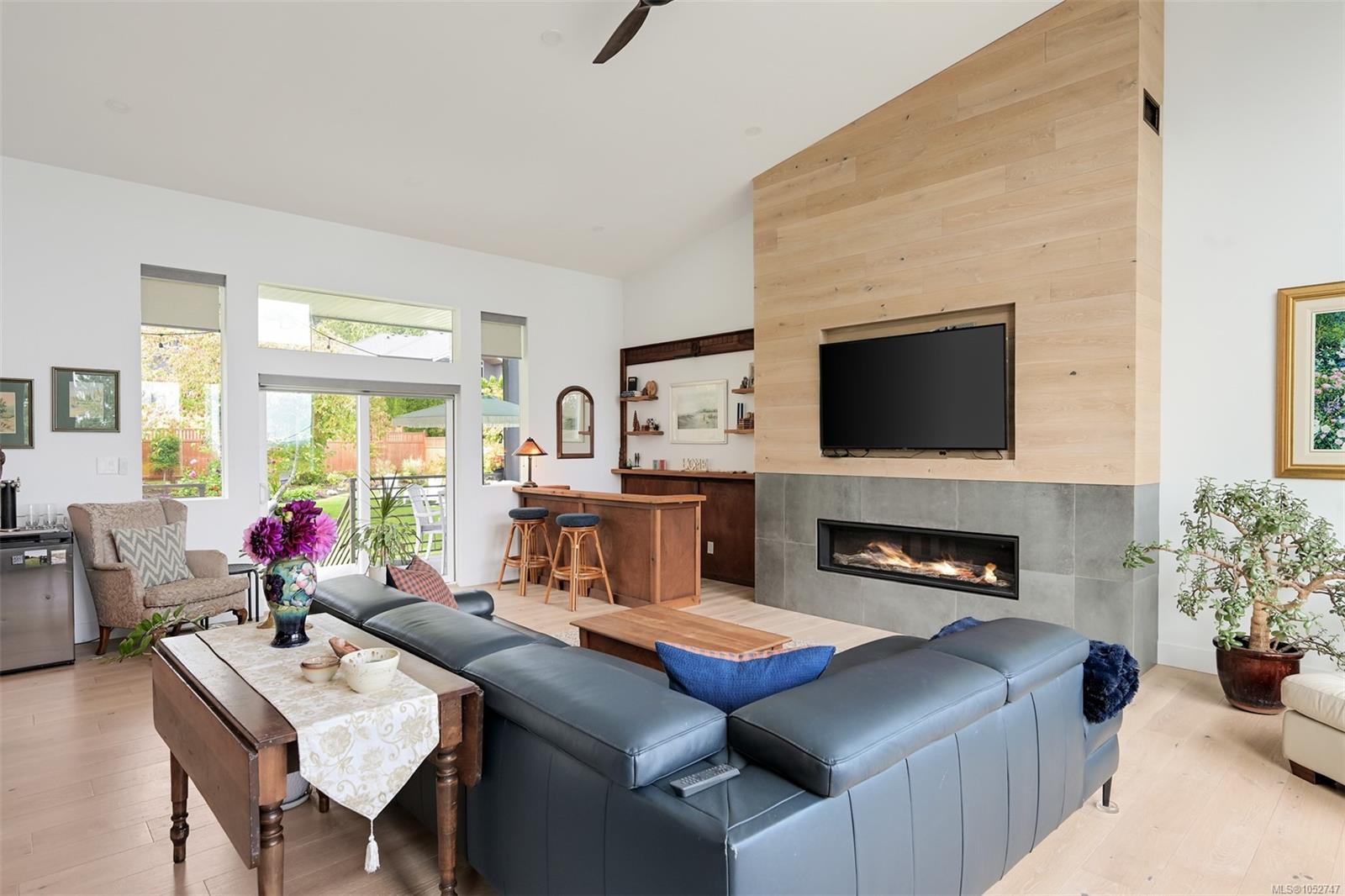 8566 Moxon Terr — listing photo 11 of 77