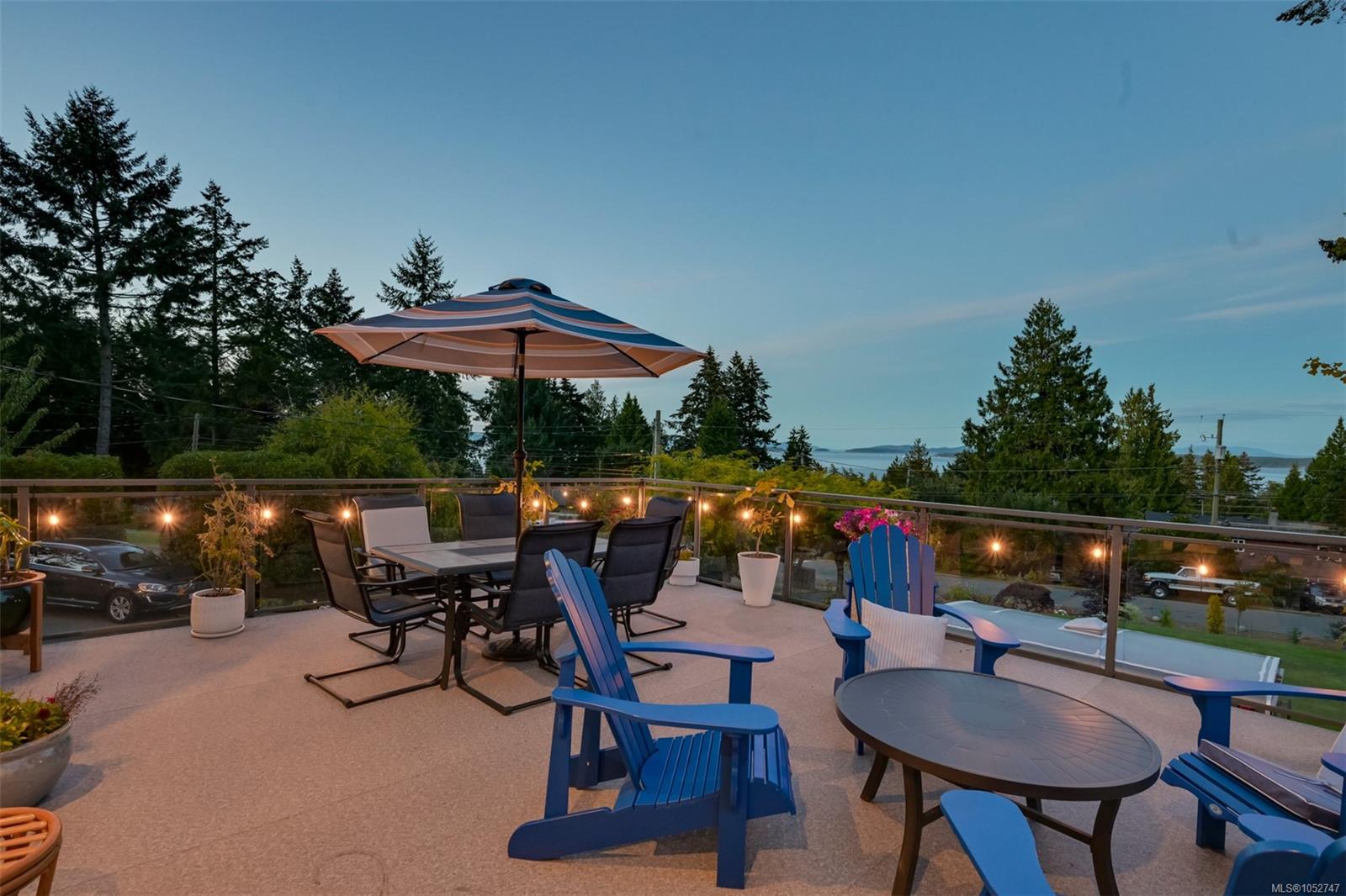 8566 Moxon Terr — listing photo 4 of 77