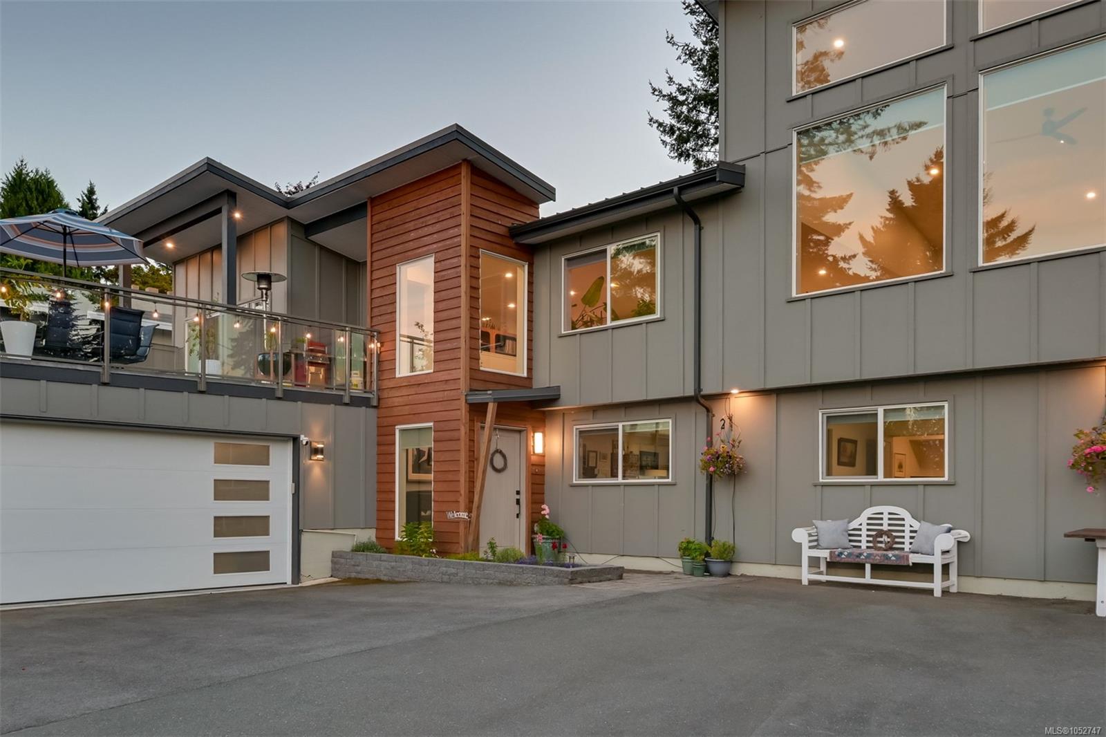 8566 Moxon Terr — listing photo 5 of 77