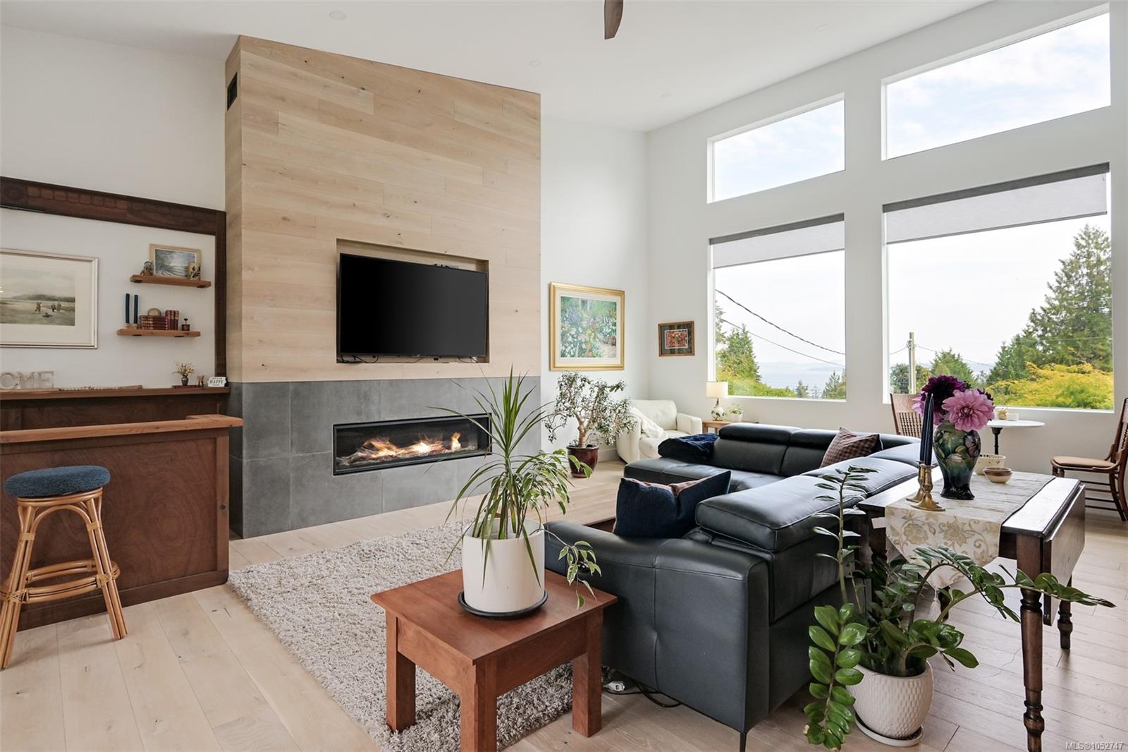 8566 Moxon Terr — listing photo 9 of 77