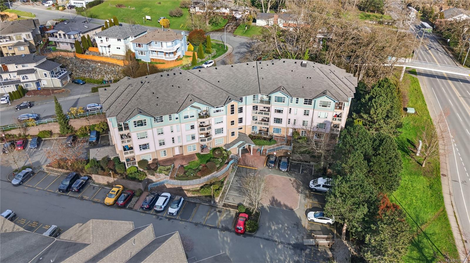 204-799 Blackberry Rd — listing photo 2 of 20