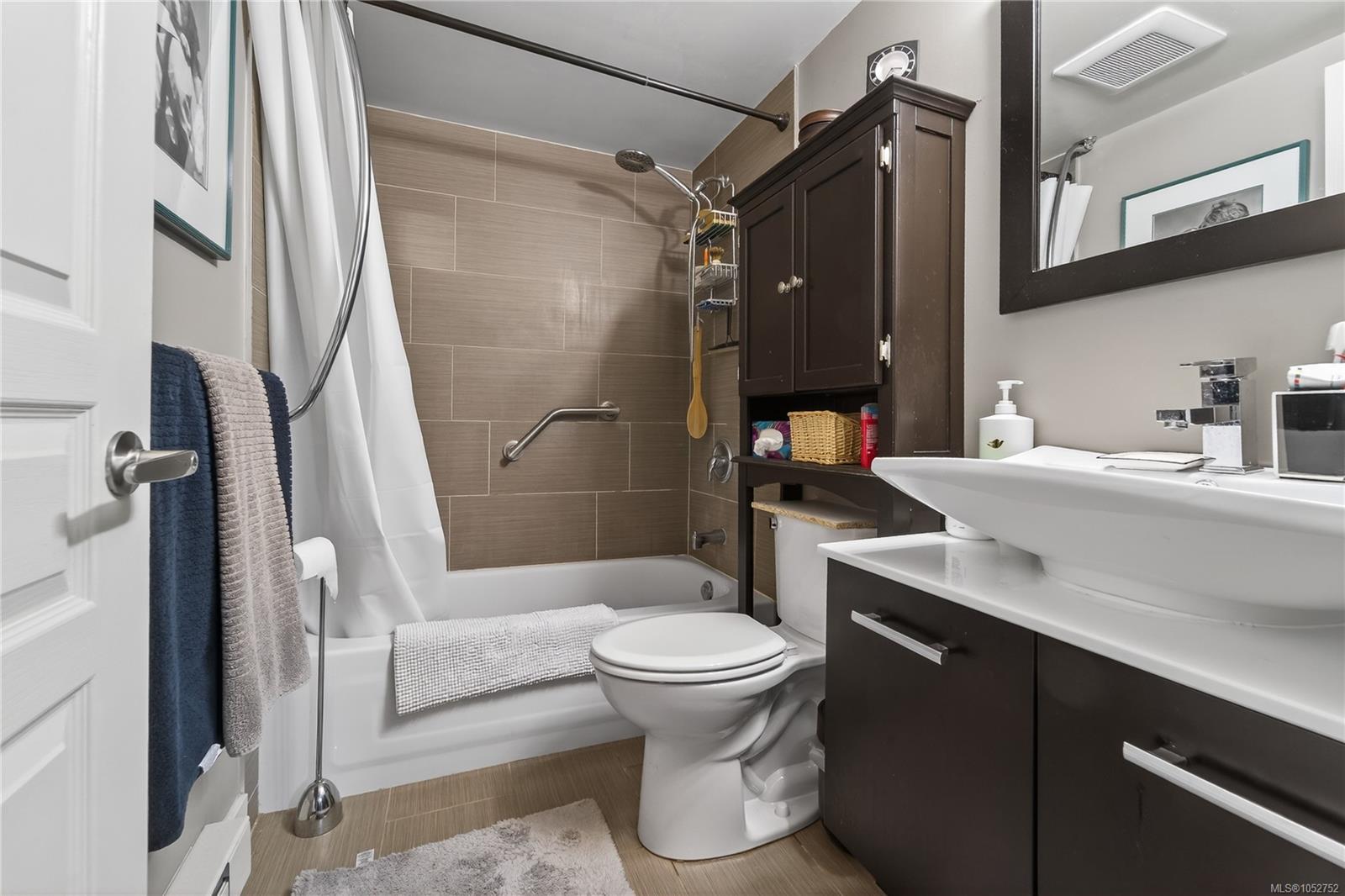 204-799 Blackberry Rd — listing photo 8 of 20