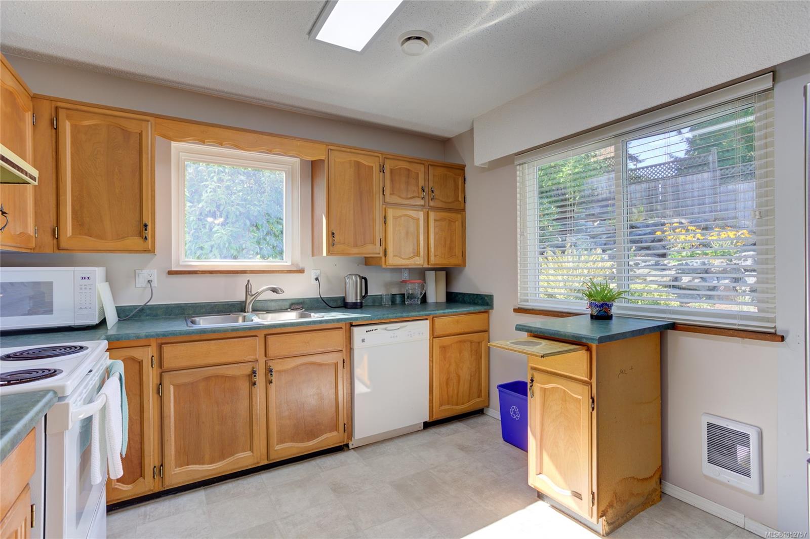 1837 Sandra Pl — listing photo 11 of 55