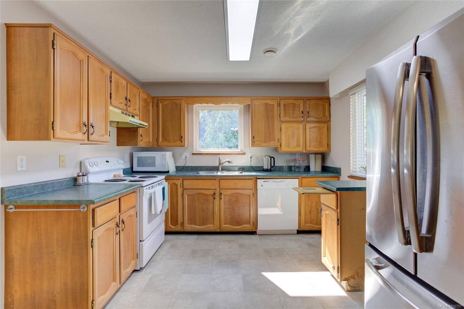1837 Sandra Pl — listing photo 12 of 55
