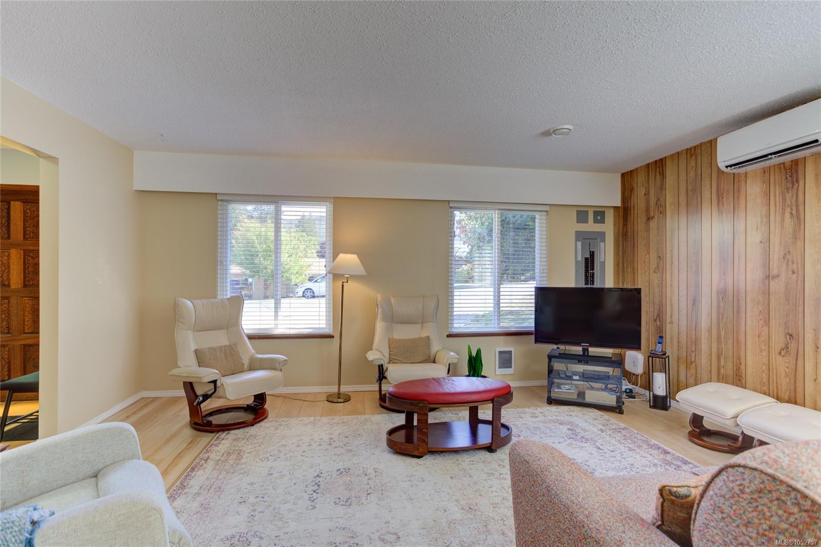 1837 Sandra Pl — listing photo 8 of 55