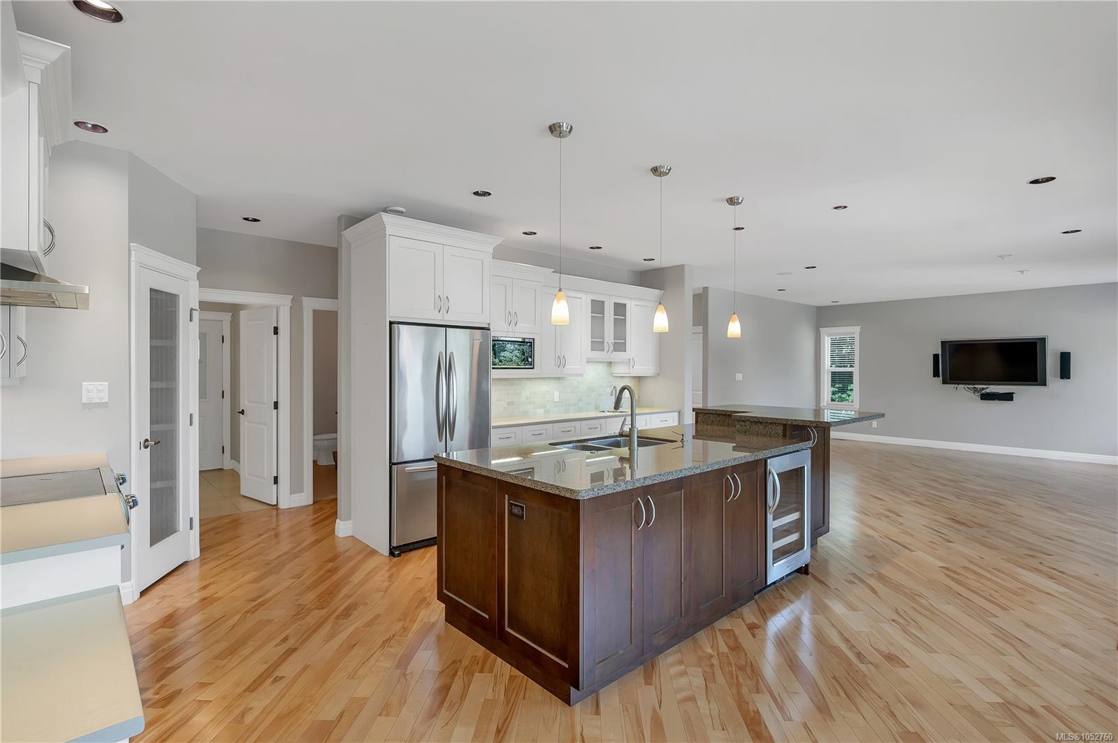 830 Pinecrest Rd — listing photo 9 of 68