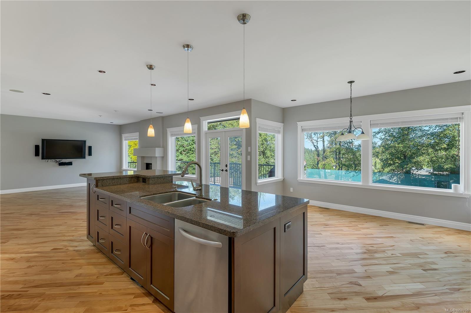 830 Pinecrest Rd — listing photo 10 of 68