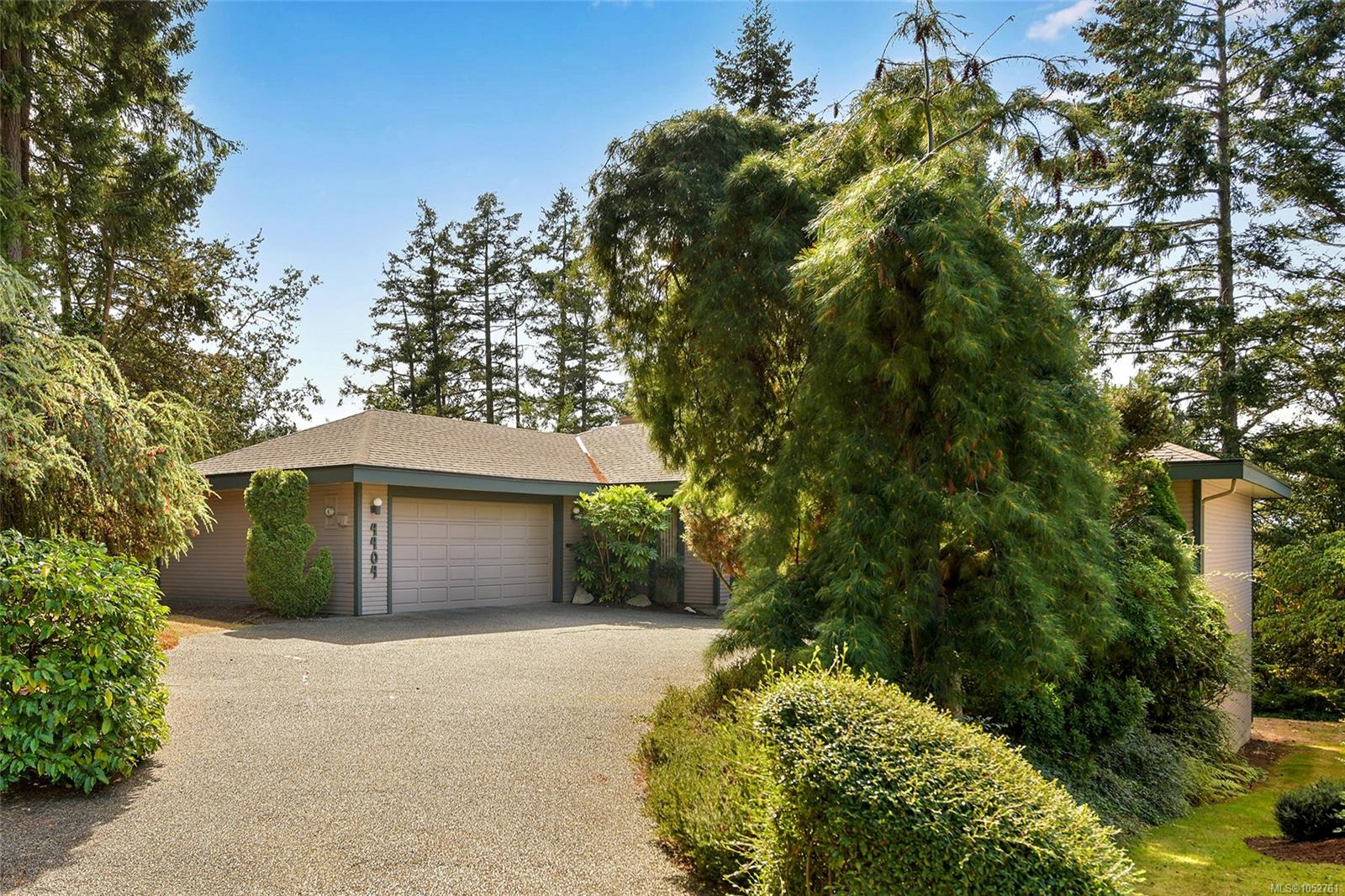 4404 Meadowood Pl — listing photo 2 of 40