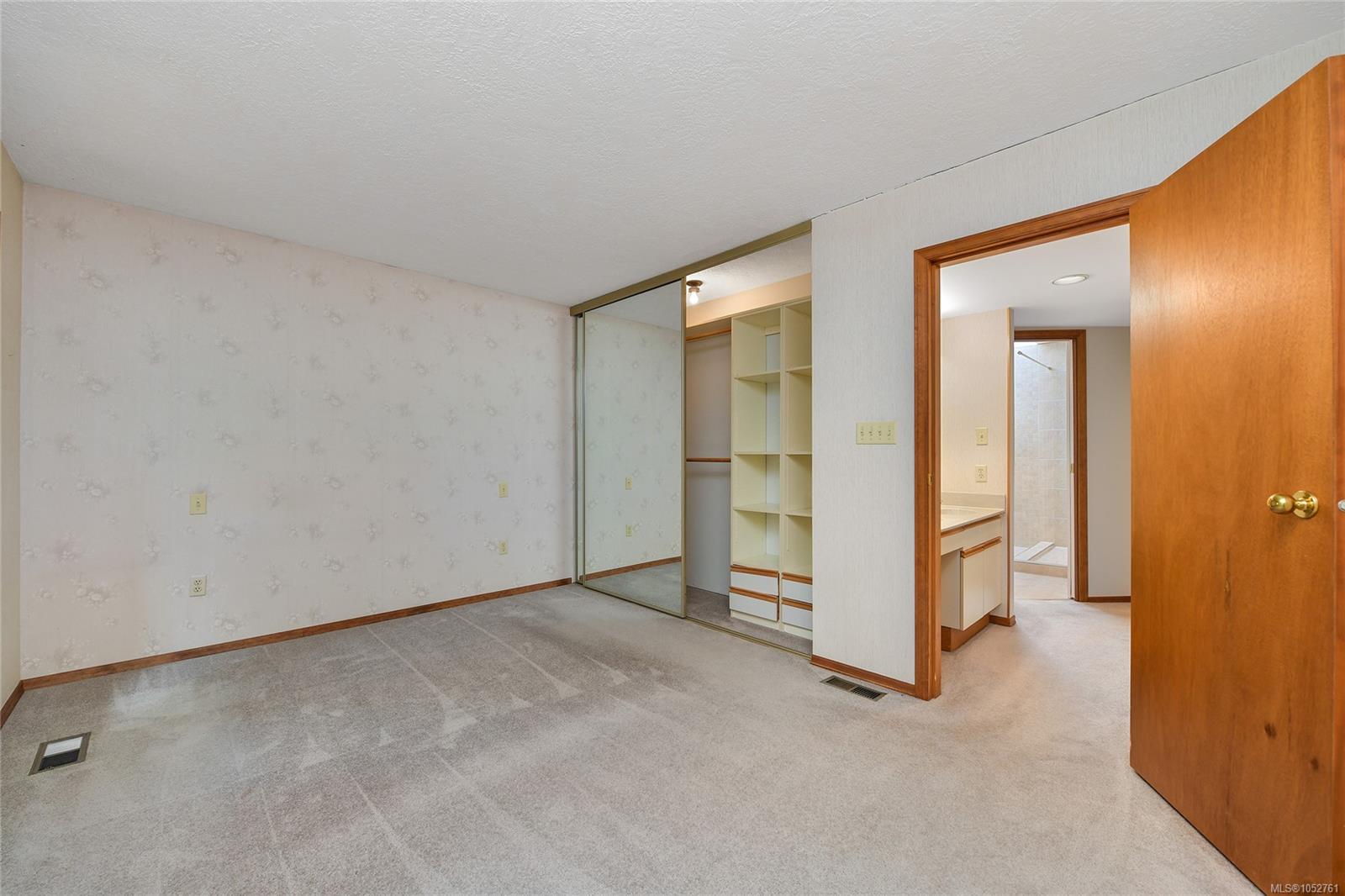 4404 Meadowood Pl — listing photo 13 of 40