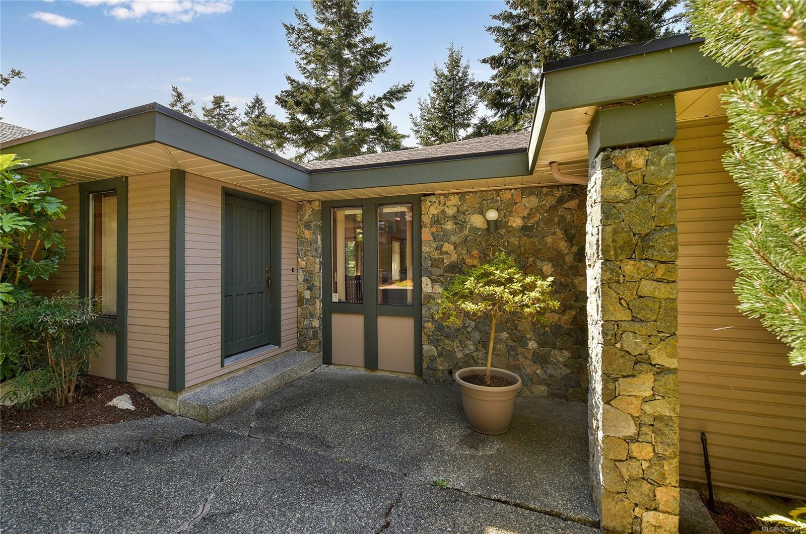 4404 Meadowood Pl — listing photo 3 of 40