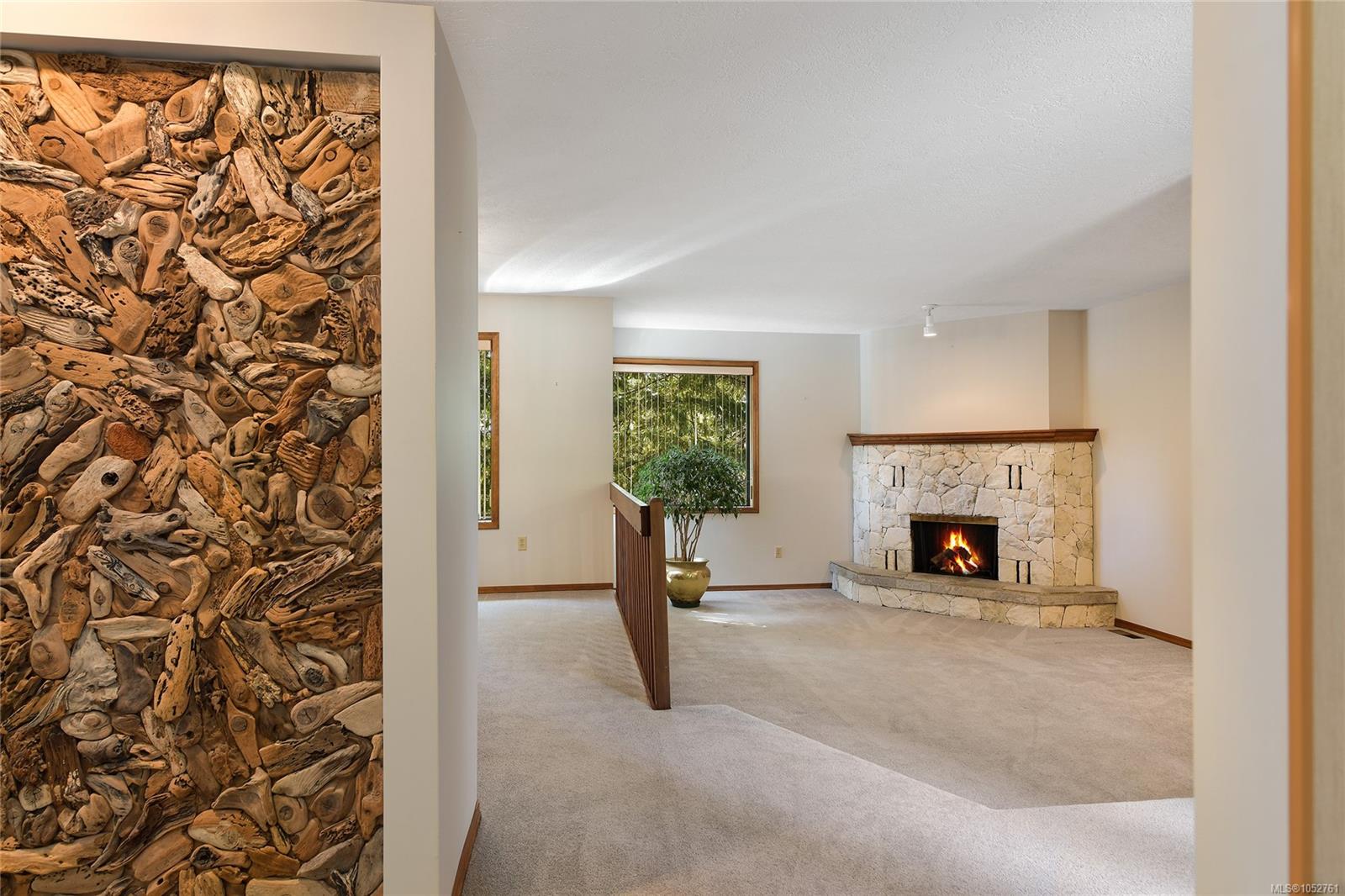 4404 Meadowood Pl — listing photo 4 of 40