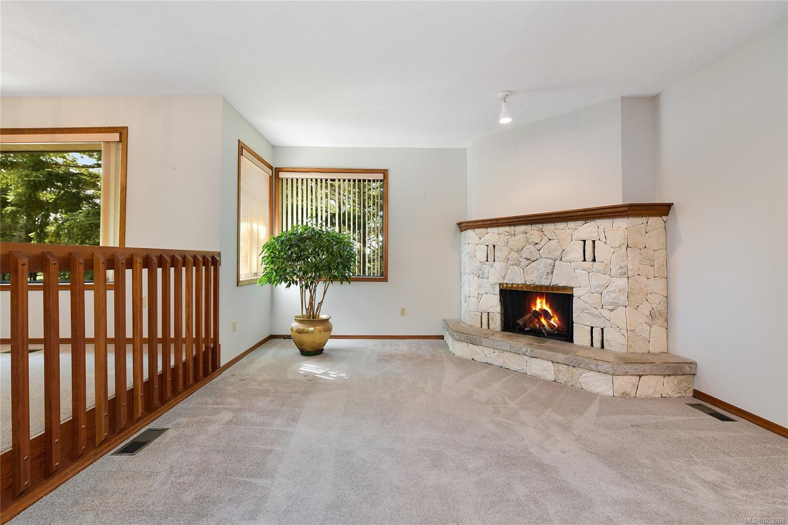 4404 Meadowood Pl — listing photo 5 of 40