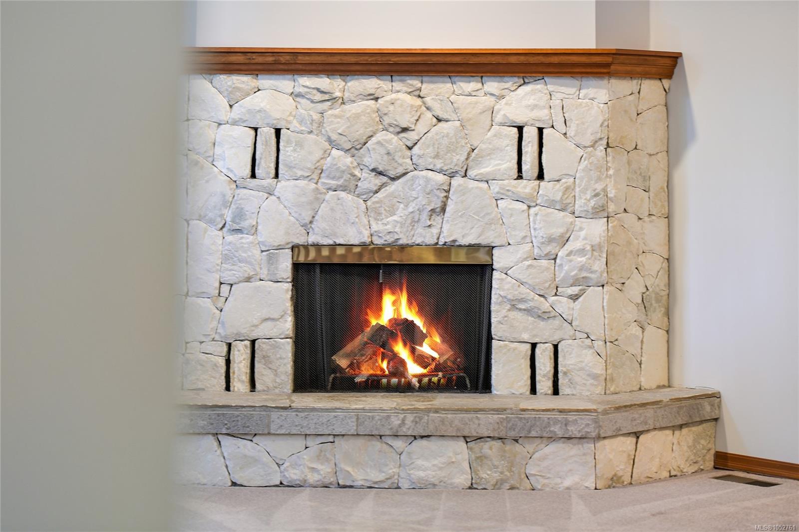 4404 Meadowood Pl — listing photo 6 of 40