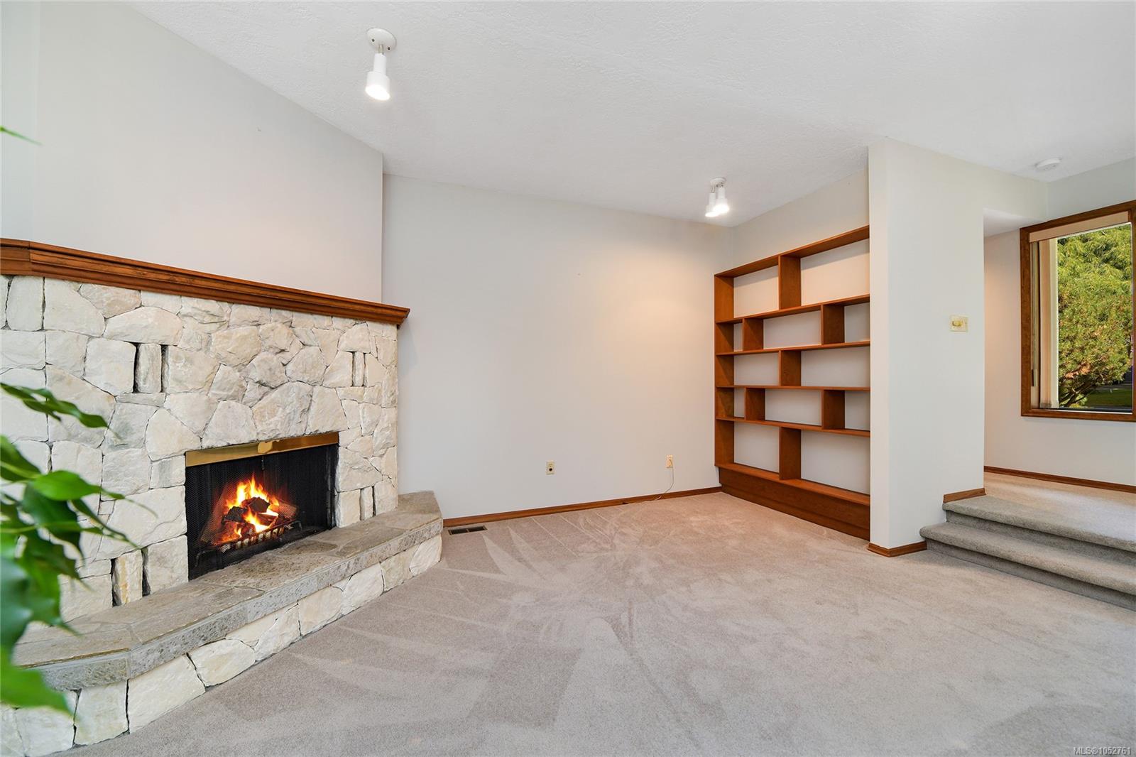 4404 Meadowood Pl — listing photo 7 of 40