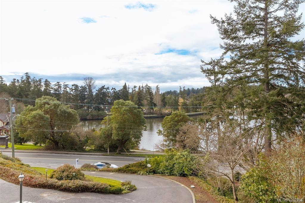 368 Gorge Rd — listing photo 12 of 50